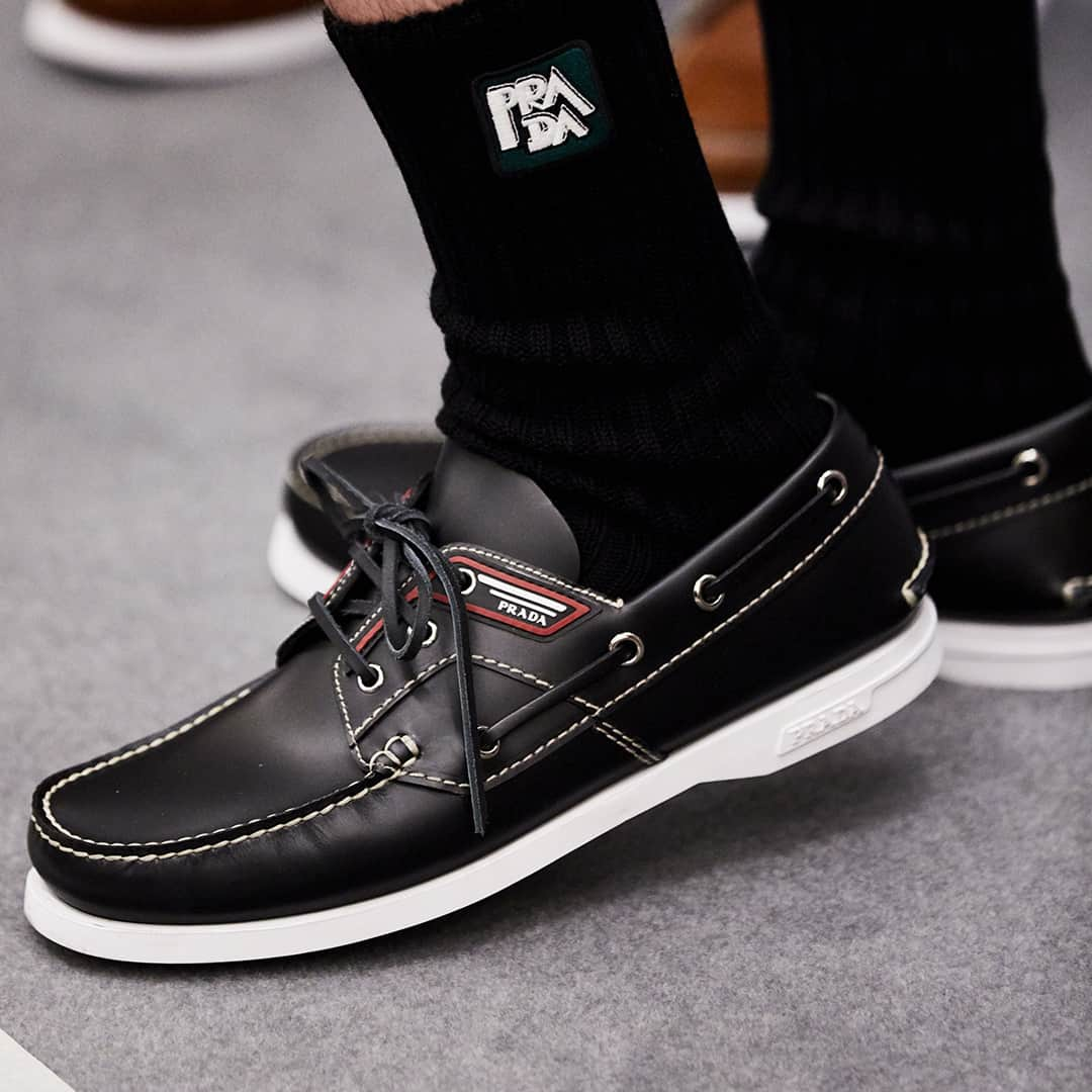 プラダさんのインスタグラム写真 - (プラダInstagram)「On sail: boat shoes with hand-stitched seams and rubber logos. #PradaSS19 #Prada」4月3日 4時02分 - prada