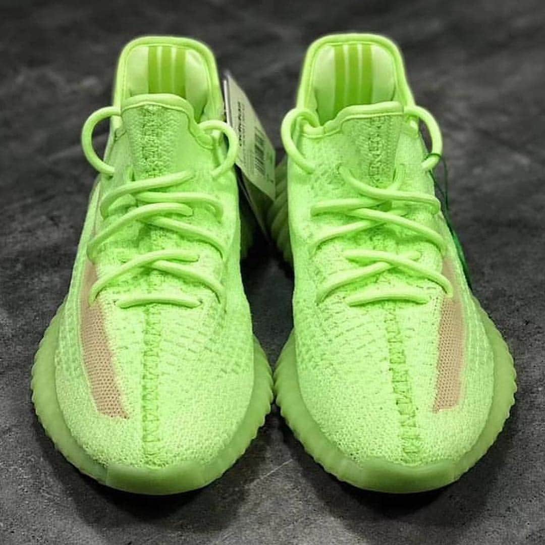 Sneaker Newsさんのインスタグラム写真 - (Sneaker NewsInstagram)「Neon Yeezys coming this Summer. Swipe left to see it glow in the dark! For a closer look, tap the link in our bio. 📸: @yeezymafia」4月3日 4時02分 - sneakernews