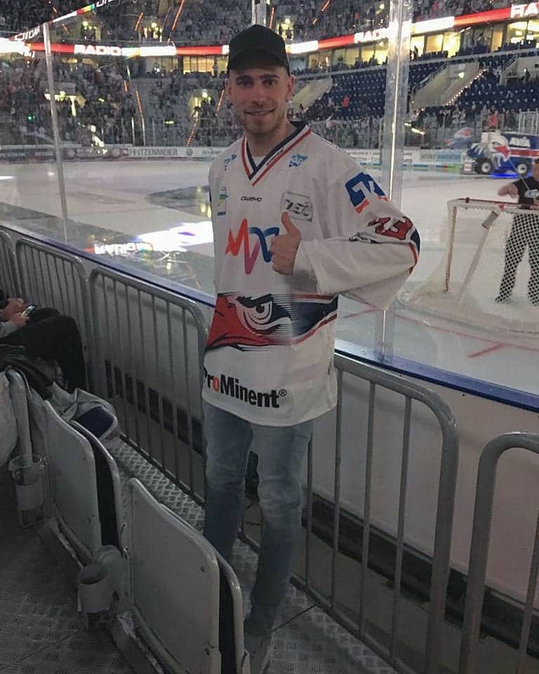 フェリックス・プラッテのインスタグラム：「Auf geht's 💪 @adlermannheim_official」