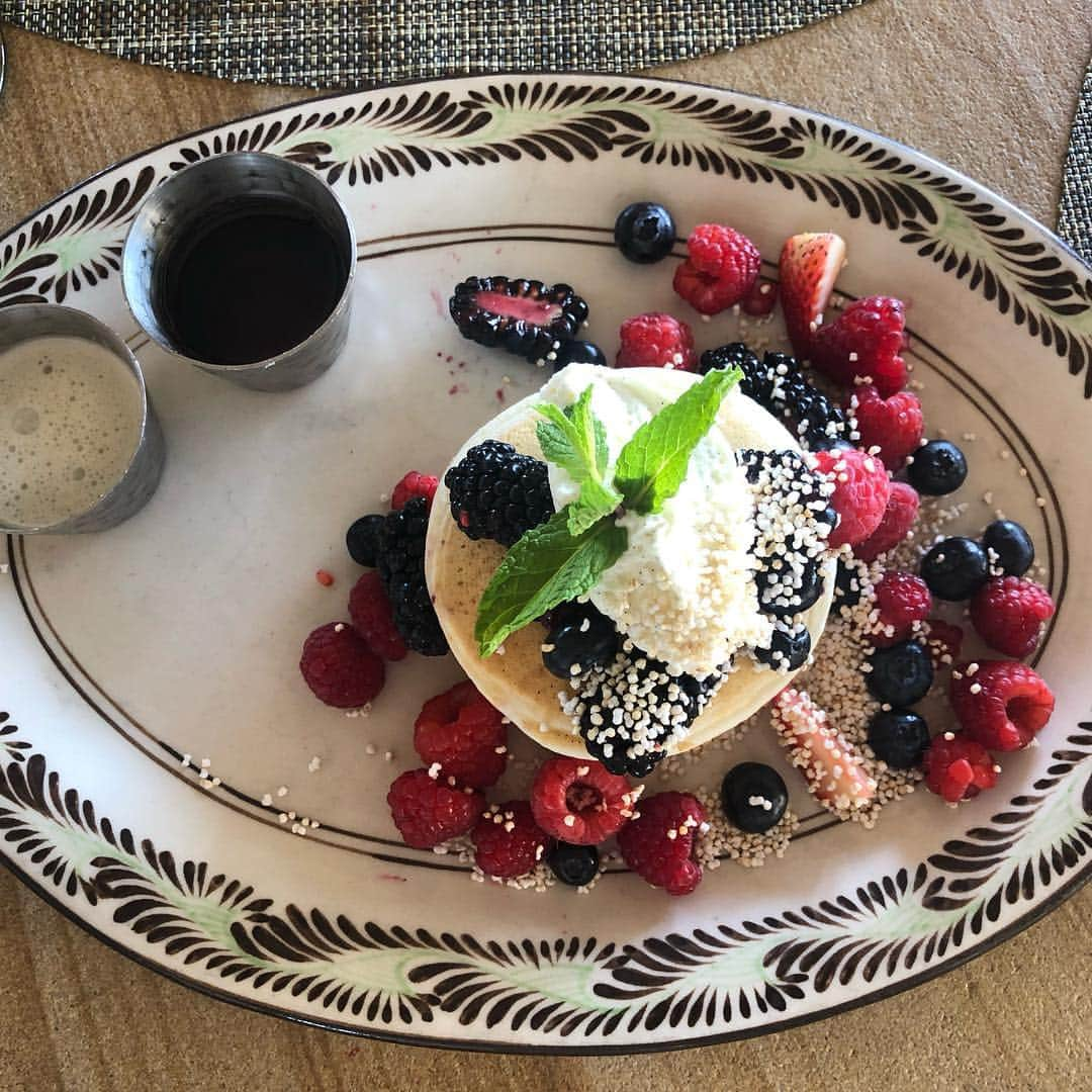 マーシャ・ゲイ・ハーデンさんのインスタグラム写真 - (マーシャ・ゲイ・ハーデンInstagram)「Gluten free pancakes from the chef @resortatpedregal. El desayuno just got peligroso! Muy delicioso! @forbestravelguide」4月3日 4時10分 - mgh_8