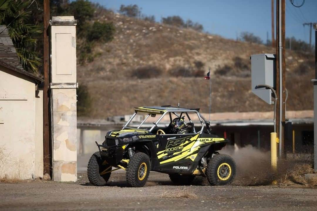 タナー・フォウストさんのインスタグラム写真 - (タナー・フォウストInstagram)「Where is the first place you'd take a new @polarisrzr?」4月3日 4時15分 - tannerfoust