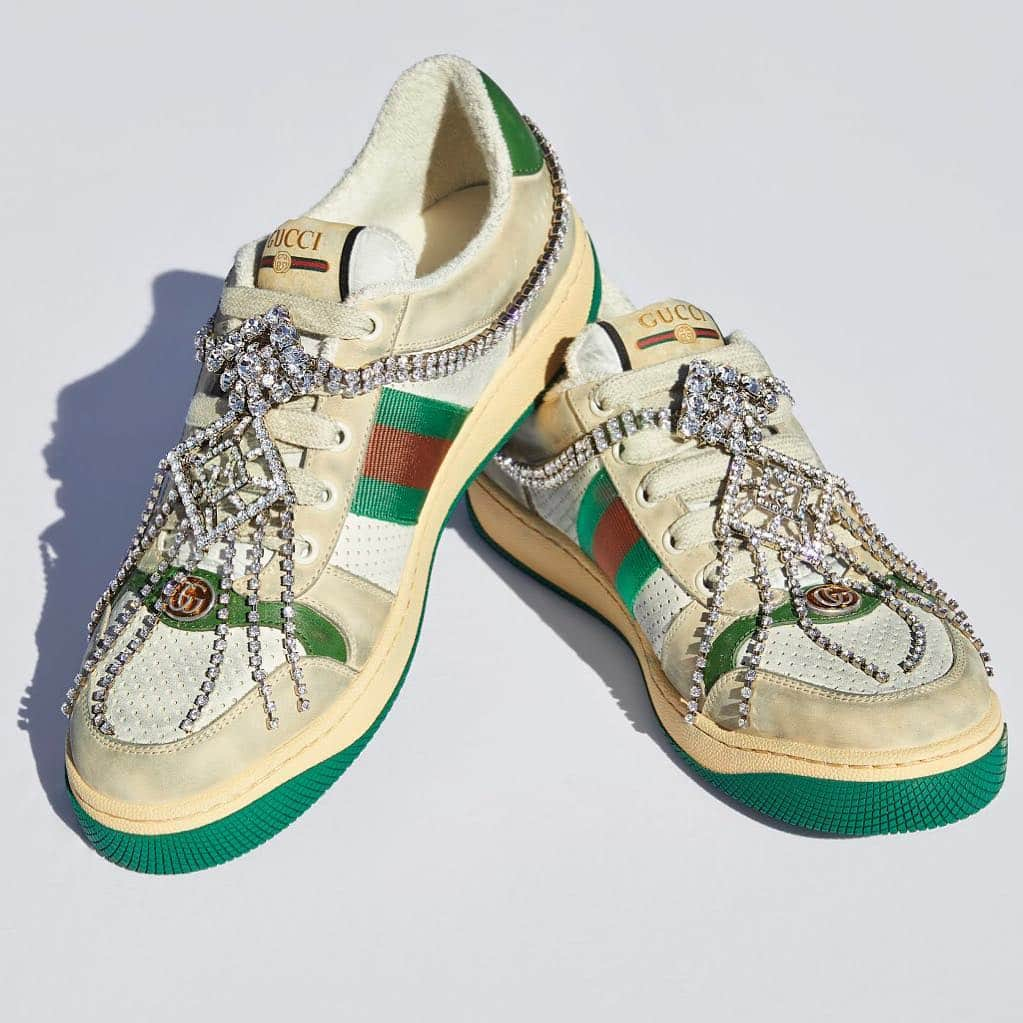 Saks Fifth Avenueさんのインスタグラム写真 - (Saks Fifth AvenueInstagram)「SOLE STORIES: Influenced by vintage sportswear these @gucci sneakers have a removable Art Deco GG crystal chain that brings together contrasting elements and unexpected layers. #10022SHOE」4月3日 4時17分 - saks