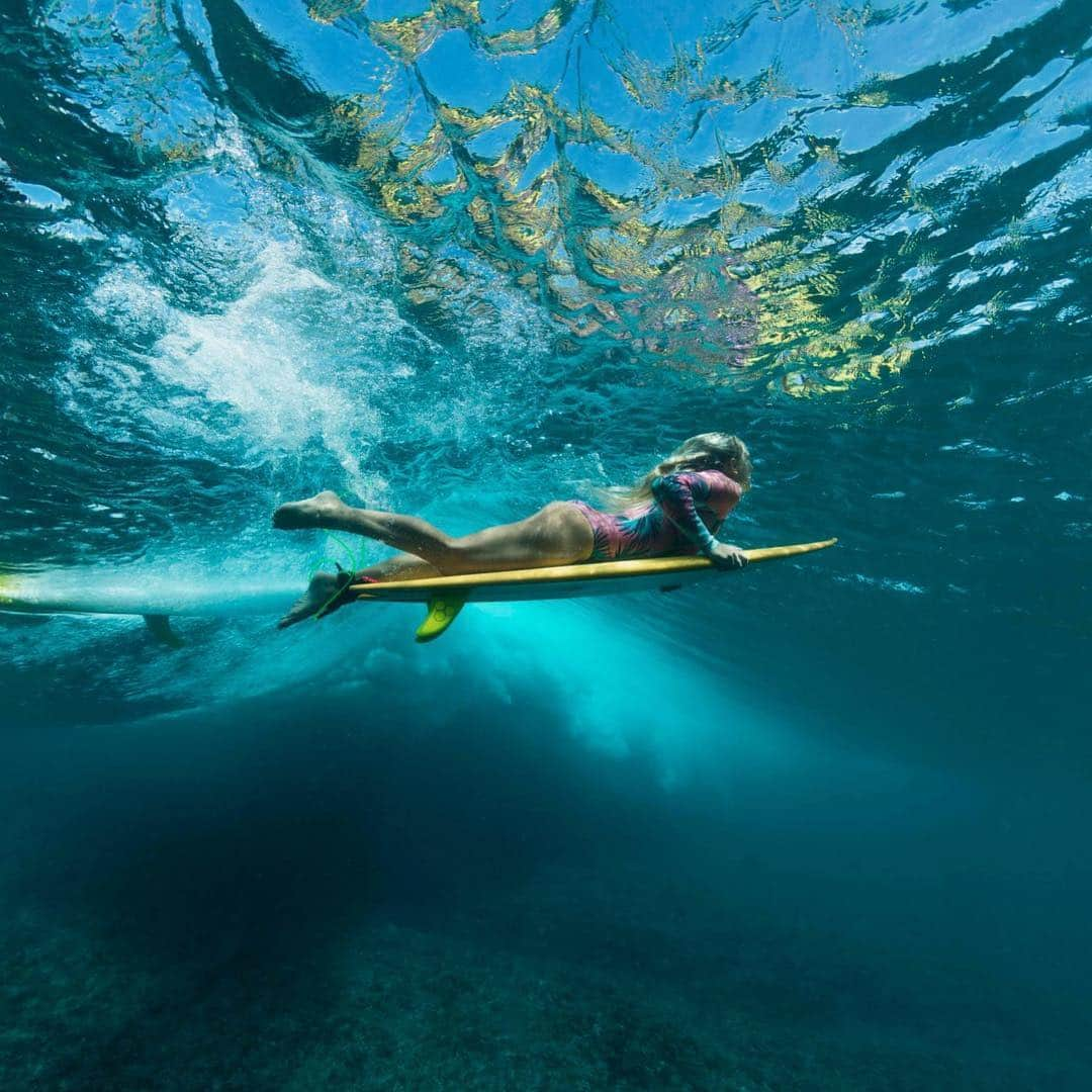 BILLABONG WOMENSさんのインスタグラム写真 - (BILLABONG WOMENSInstagram)「Under the big blue. #BillabongSurfCapsule // @flickpalmateer」4月3日 4時25分 - billabongwomens