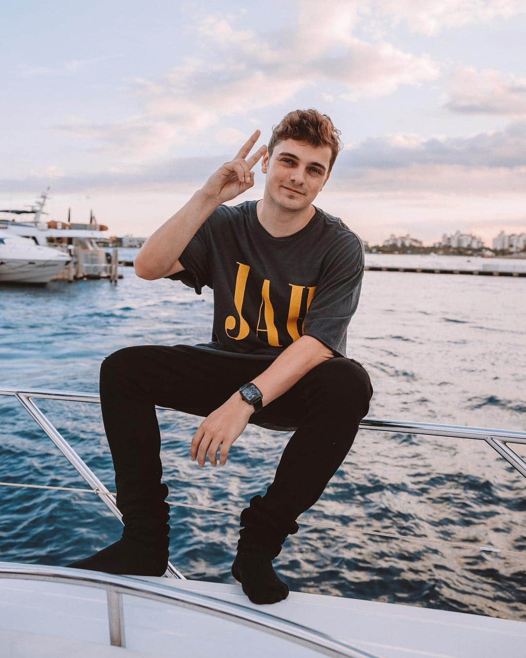Bryant Eslavaさんのインスタグラム写真 - (Bryant EslavaInstagram)「had a blast in miami with my brother @martingarrix during ultra weekend 🛥🌴」4月3日 4時35分 - bryant