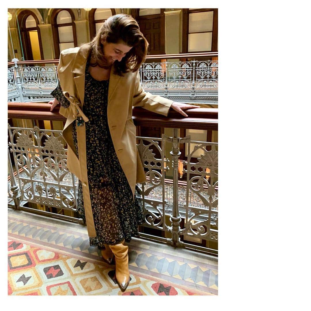のインスタグラム：「Current mood 🖤✨ #smile #dorotheeschumacher #dorotheesview #embrace #nyc #newyork #mood #thebeekmanhotel #lovethiscity #tuesdays ✨🖤」