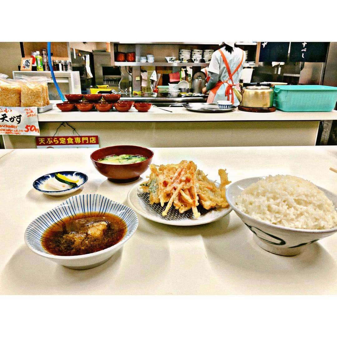 岡田鷹斗さんのインスタグラム写真 - (岡田鷹斗Instagram)「北九州行きつけの天ぷら屋さん🥢 「ふじしま」さん。 ・ ・ ・ 味はもちろんお店の雰囲気も 値段もとてもリーズナブルなので、 是非皆さん行ける方はオススメです☆ ・ ・ ・  #fukuoka #kitakyushu  #japan #北九州 #ふじしま #定食 #和 #天ぷら #小倉FUSEのたけさんのオススメ」4月2日 19時38分 - okada_takato