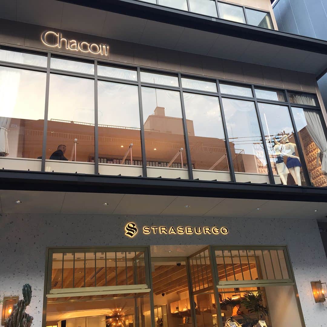 中村祥子さんのインスタグラム写真 - (中村祥子Instagram)「今日は「京都店チャコット」の プレオープンに行ってきました🤗 アートギャラリーのような空間もあり、新しさを感じました✨✨ 実は私をモデルにして頂いたマネキンも初登場しております😆👍 是非皆さんも京都のチャコットに遊びに行ってみて下さい‼️ 私もまた行きたいと思います。 @chacott_jp #chacott #in #kyoto #shokonakamura @maxmara @sportmax #トレンチコート」4月2日 19時40分 - shoko_officialpage