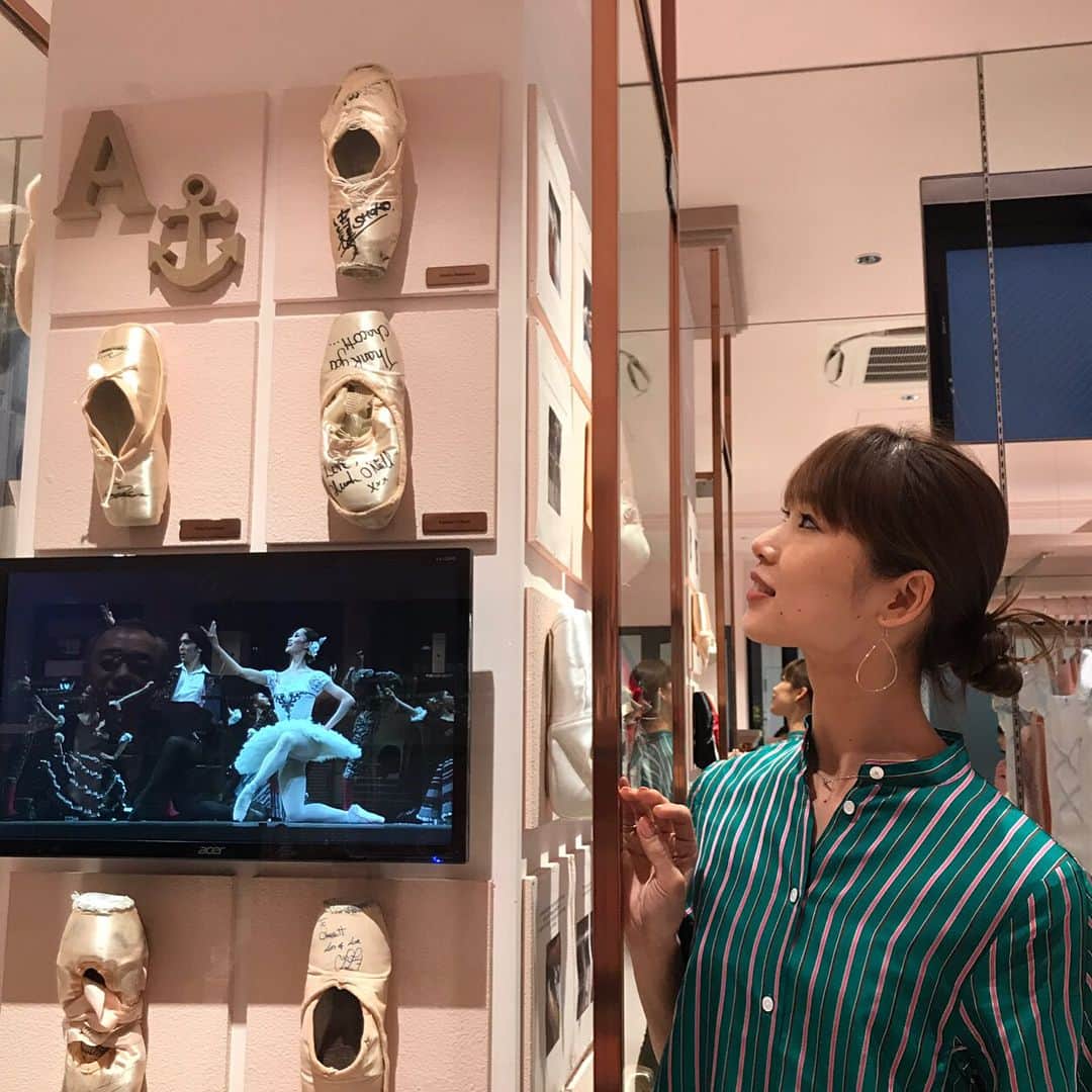 中村祥子のインスタグラム：「今日は「京都店チャコット」の プレオープンに行ってきました🤗 アートギャラリーのような空間もあり、新しさを感じました✨✨ 実は私をモデルにして頂いたマネキンも初登場しております😆👍 是非皆さんも京都のチャコットに遊びに行ってみて下さい‼️ 私もまた行きたいと思います。 @chacott_jp #chacott #in #kyoto #shokonakamura @maxmara @sportmax #トレンチコート」
