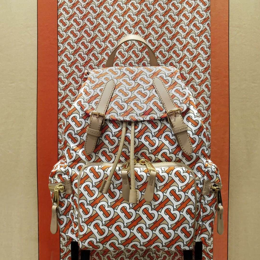 セルフリッジズさんのインスタグラム写真 - (セルフリッジズInstagram)「Pack your bag, we're going on an adventure | @Burberry Nylon Logo Print Nylon Backpack, available online and in the #SelfridgesLondon Accessories Hall, on G . . . #Burberry #Backpack #BagsOfInstagram #BagOfTheDay #FashionLover #StyleAddict #Selfridges」4月2日 20時00分 - theofficialselfridges