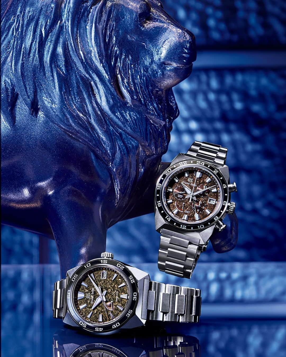 のインスタグラム：「獅子のたてがみをイメージした文字盤は躍動感を表現。Grand Seikoスプリングドライブ 20周年記念「SBGA403」「SBGC231」#grandseiko #GrandSeiko #grandseikowatchs  Photo: Takeshi Hoshi Styling: Eiji Ishikawa」