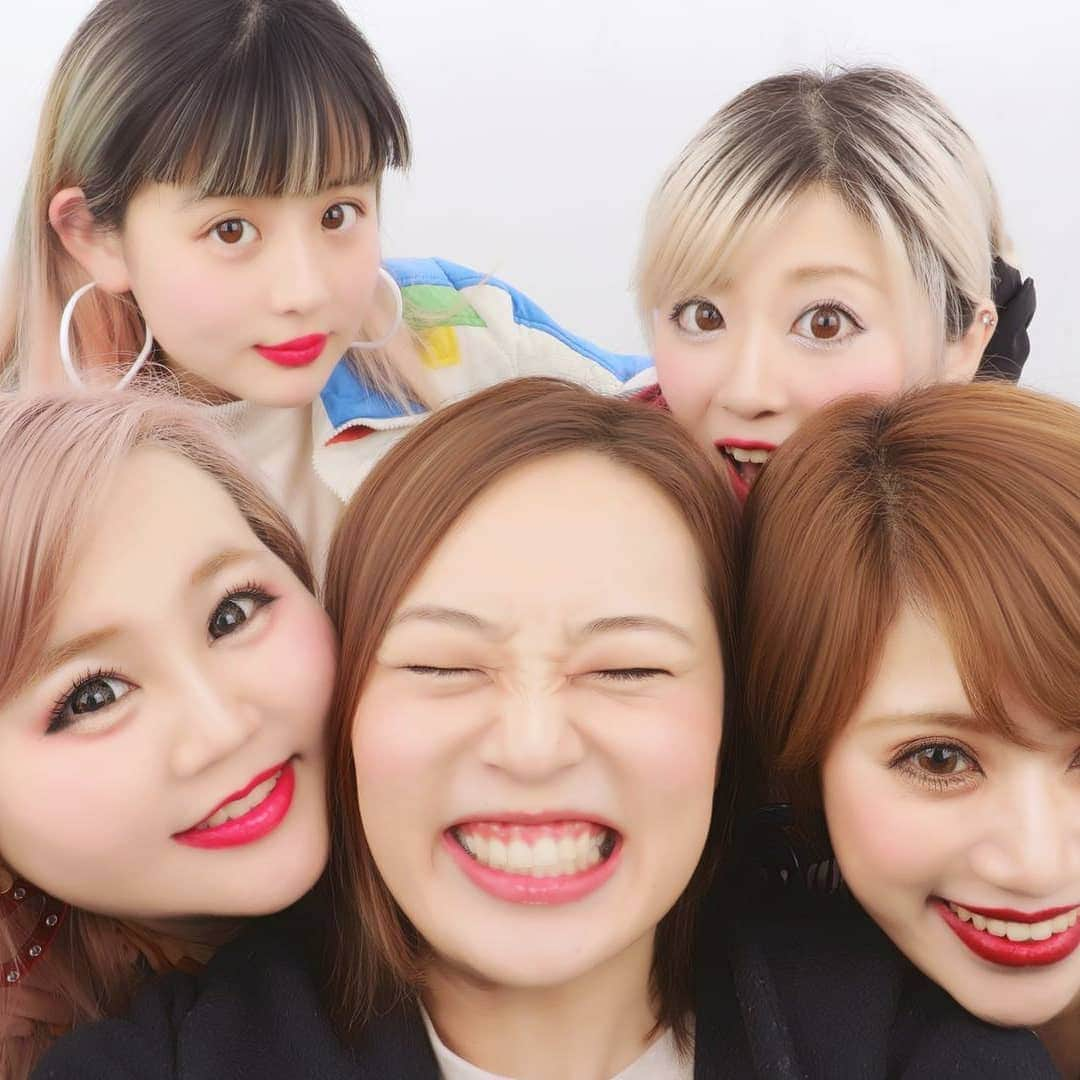 信子さんのインスタグラム写真 - (信子Instagram)「あゆHappybirthday!!! 同期女子でお祝い♡♡ うんうん、飲み過ぎて体ダルいよ。  #アユチャンネル #ゆうき #らびっとビーチ #ひばり #京佳 #エンぷレス #同期#同期女子#wcs24期 #思ひ出ぽろぽろ」4月2日 19時55分 - nobuko_0801