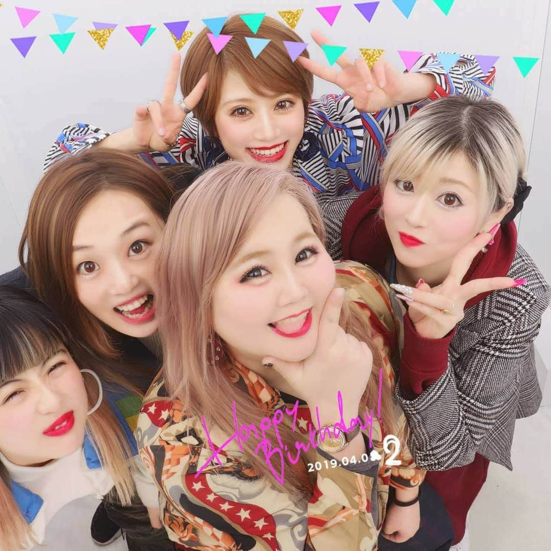 信子さんのインスタグラム写真 - (信子Instagram)「あゆHappybirthday!!! 同期女子でお祝い♡♡ うんうん、飲み過ぎて体ダルいよ。  #アユチャンネル #ゆうき #らびっとビーチ #ひばり #京佳 #エンぷレス #同期#同期女子#wcs24期 #思ひ出ぽろぽろ」4月2日 19時55分 - nobuko_0801