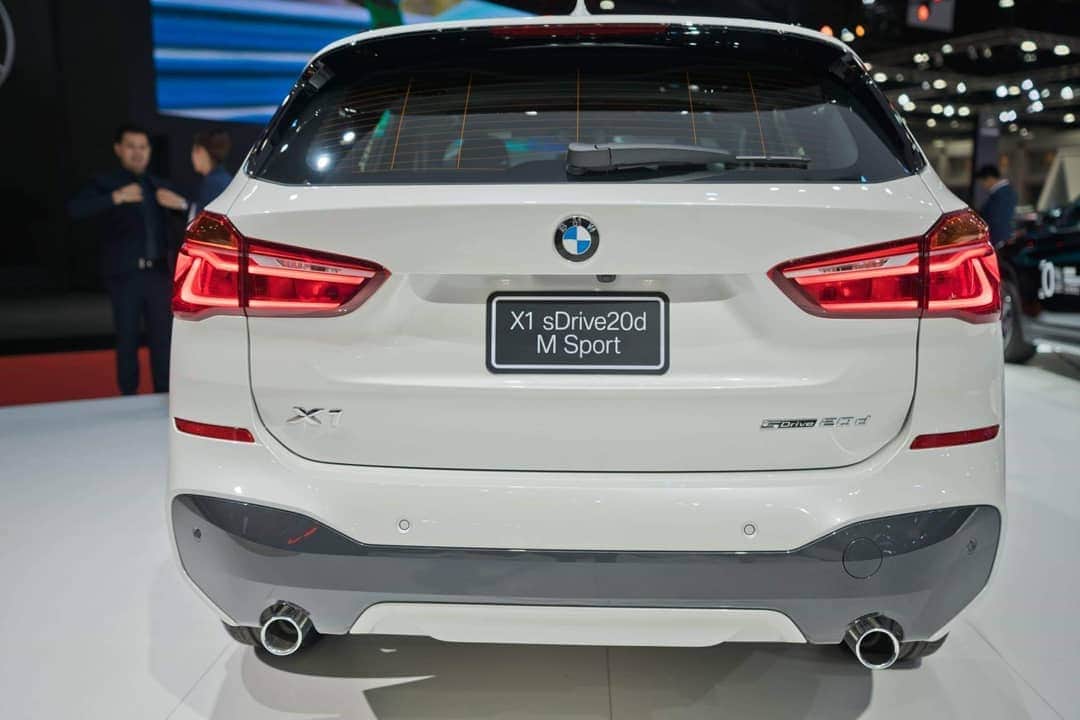 BMW Thailandさんのインスタグラム写真 - (BMW ThailandInstagram)「BMW X1 รถที่ถูกออกแบบมาเพื่ออำนวยความสะดวกให้กับผู้โดยสารด้วยเบาะนั่งยกสูง พื้นที่ภายในห้องโดยสารนั้นให้อรรถประโยชน์หลากหลายอีกด้วย  คุณสามารถเข้ามาชม BMW X1 อย่างใกล้ชิดได้ที่ Bangkok International Motor Show 2019 ตั้งแต่วันนี้ - 7 เมษายน ที่อิมแพค เมืองทองธานี  และรับข้อเสนอสุดพิเศษ ฟรี BSI Package เพิ่มปีที่ 6* และประกันชั้น 1 ในรุ่นที่กำหนด* เริ่มแล้ววันนี้ที่ผู้จำหน่ายฯ อย่างเป็นทางการ *เงื่อนไขเป็นไปตามที่บริษัทฯ กำหนด  #BMW #BMWTH #BMWX1」4月2日 20時09分 - bmwthailand