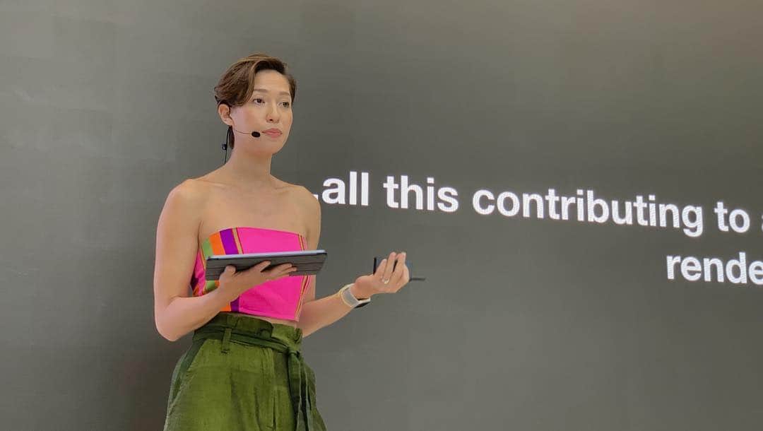Livさんのインスタグラム写真 - (LivInstagram)「“How I made FitSphere” talk #todayatapple #madebywomen wearing the cutest ethical fashion brand I just found @youmeilabel #youandmei #fitsphere @fitsphere_bylivlo 📸: @apple」4月2日 20時03分 - livlogolding