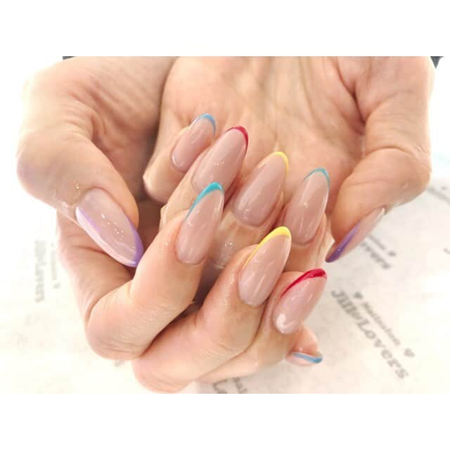 南明奈さんのインスタグラム写真 - (南明奈Instagram)「New nail💅 カラフル細フレンチ✨ シンプルだけどめっちゃお気に入り😍 ハンドは @mamijingu さん フットは椿可菜子さんが担当してくれました✨  @jillandlovers  #jillandlovers #nail #nails #ネイル #フレンチネイル #カラフル」4月2日 20時04分 - akinaminami