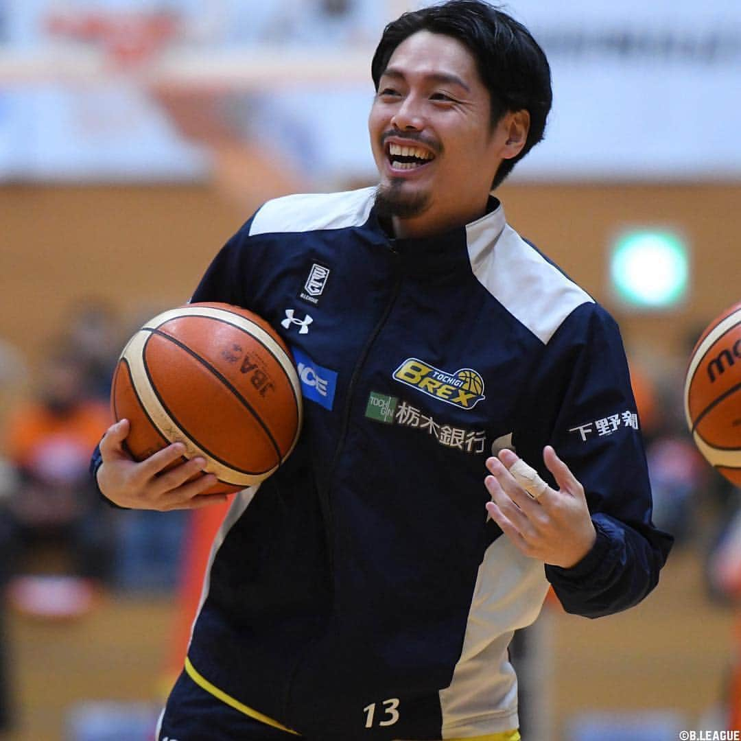 B.LEAGUEさんのインスタグラム写真 - (B.LEAGUEInstagram)「Bリーグモテ男No.1のギャップ萌え💘﻿ ﻿ ﻿ 👉👉👉#スワイプしてね﻿ 試合後のインタビューも必見！？👀﻿ ﻿ ﻿ あなたは #渡邉裕規 選手の﻿ どんなプレーや表情が好きですか？﻿ ぜひコメントで教えてください🥘⌚️﻿ ﻿ #栃木ブレックス #NABETIME #ナベタイム #ナベ #モテ男 #イケメン #可愛い #カッコいい #cool #kawaii #amazing #goodmovie #moives #美しい #basketballislife #basketballgame #basketballtime #カッコイイ #愛され男子 ﻿」4月2日 20時10分 - b.league_official