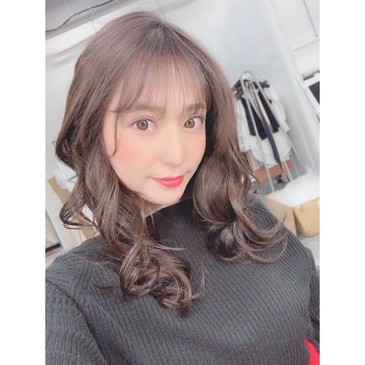 堀尾実咲のインスタグラム：「迷うな〜！ セクシーなの？キュートなの？ どっちが好きなの？ 🐰💋🐰🎀」