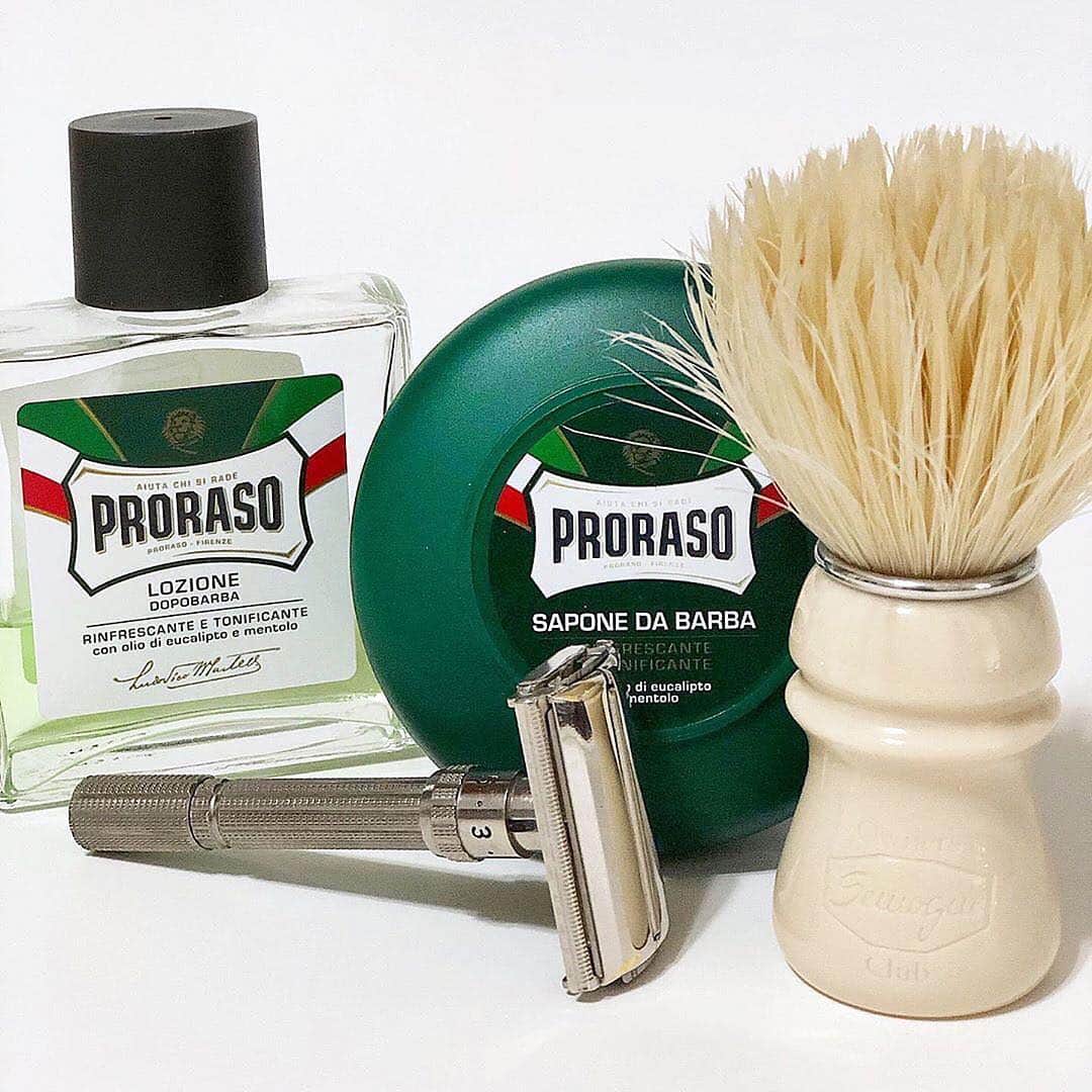 Proraso Japanのインスタグラム：「毎日のシェービングたからこそ、こだわりたいあなたに。 . Prorasoはイタリア フィレンツェで生まれた、世界中のバーバーショップとジェントルマンに愛されているブランドです。 . . Repost from @prorasousa . . . #proraso  #prorasousa  #prorasofirenze  #シェービングクリーム #シェービング  #ProShave #Italian #ItalianShave #イタリア製 #バーバースタイル #バーバーショップ #髭脱毛 #メンズスタイル #シェービングフォーム #Barber #メンズヘアスタイル #ヒゲ男子 #ヒゲ #BarberShop #ヒゲ脱毛 #メンズヘア #シェービングエステ #おしゃれさんと繋がりたい」