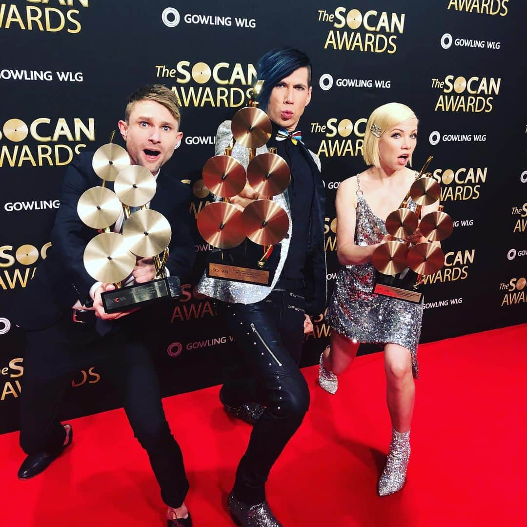 カーリー・レイ・ジェプセンさんのインスタグラム写真 - (カーリー・レイ・ジェプセンInstagram)「Wild night! None of us can believe it! Thank you @socanmusic for the great honor! The most performed song in 30 years! #callmemaybe 📞❤️wow @joshramsayofficial @tavishcrowe」4月2日 20時15分 - carlyraejepsen