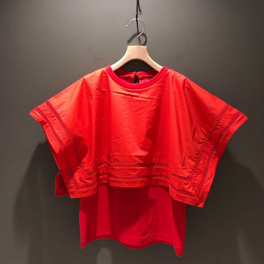 BEAMS JAPANさんのインスタグラム写真 - (BEAMS JAPANInstagram)「＜MUVEIL＞ Womens 布帛 ケープ付 Pull Over BEAMS JAPAN 3F  @beams_japan #muveil #beams  #raybeams  #beamsjapan #beamsjapan3rd Instagram for New Arrivals Blog for Recommended Items #japan #tokyo #shinjuku #mensfashion #womensfashion #日本 #東京 #新宿 #ファッション#メンズファッション #ウィメンズファッション #ビームス #ビームスジャパン」4月2日 20時27分 - beams_japan