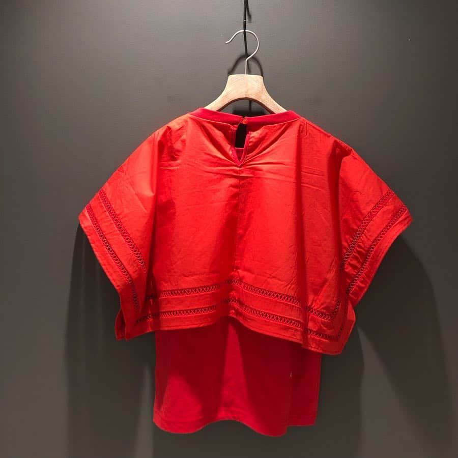 BEAMS JAPANさんのインスタグラム写真 - (BEAMS JAPANInstagram)「＜MUVEIL＞ Womens 布帛 ケープ付 Pull Over BEAMS JAPAN 3F  @beams_japan #muveil #beams  #raybeams  #beamsjapan #beamsjapan3rd Instagram for New Arrivals Blog for Recommended Items #japan #tokyo #shinjuku #mensfashion #womensfashion #日本 #東京 #新宿 #ファッション#メンズファッション #ウィメンズファッション #ビームス #ビームスジャパン」4月2日 20時27分 - beams_japan