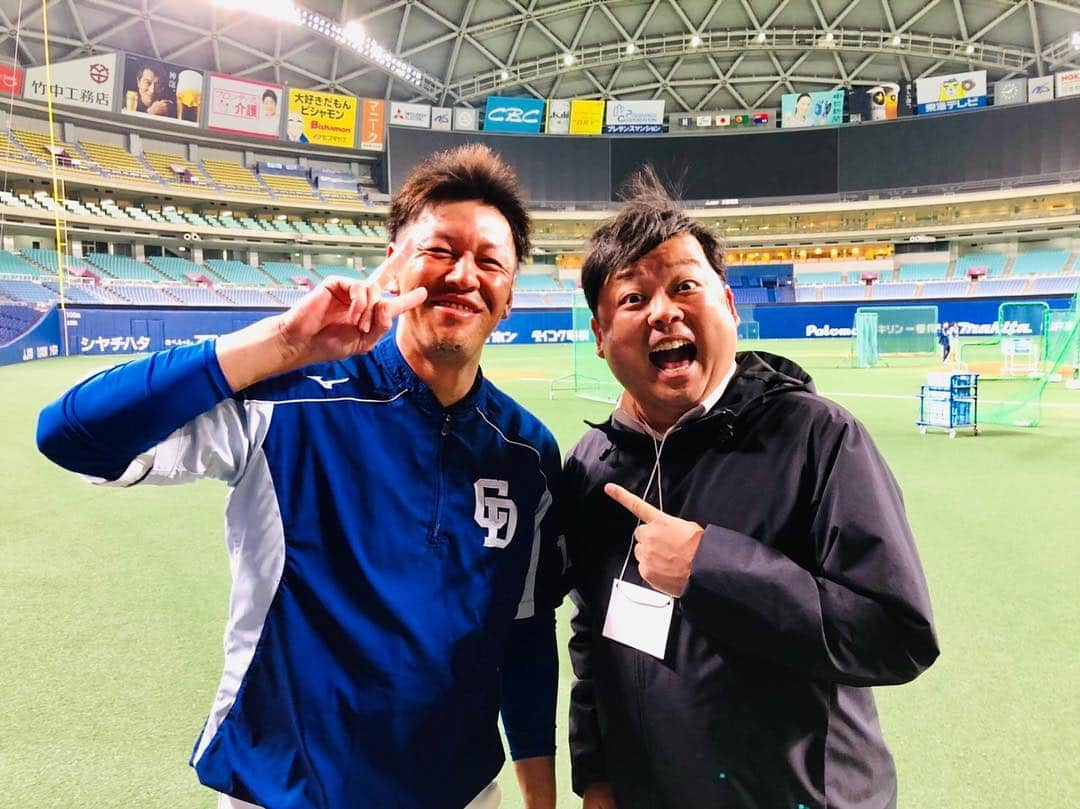 ボールボーイ佐竹さんのインスタグラム写真 - (ボールボーイ佐竹Instagram)「久本さーん！！ 久し振りにお会いできて嬉しかったです！！😊 ありがとうございました！  今度は広島で！！ #久本祐一 #佐竹佑一 #カープ #中日」4月2日 20時22分 - ballboysatake