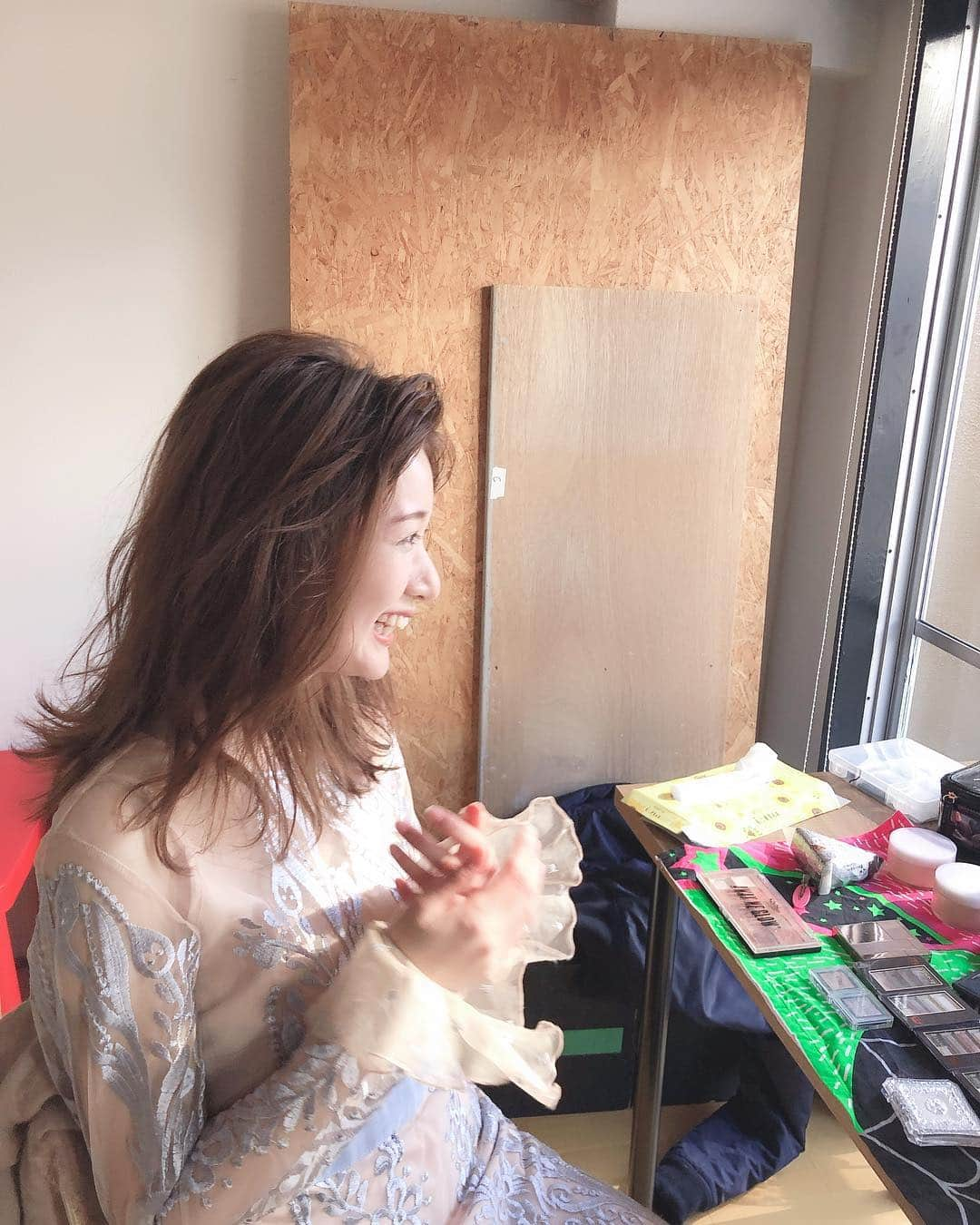 杉枝真結さんのインスタグラム写真 - (杉枝真結Instagram)「今日は、5時半スタートで撮影でした。 春一色の素敵な作品… 仕上がりが楽しみです☺️🌸 2枚目は、ヘアメイクさんに笑いを誘われた写真！(笑) #shooting #offshot #dress #spring #cherryblossom #today #happy #time #fun #instagood #japanesegirl」4月2日 20時23分 - mayusugieda_official