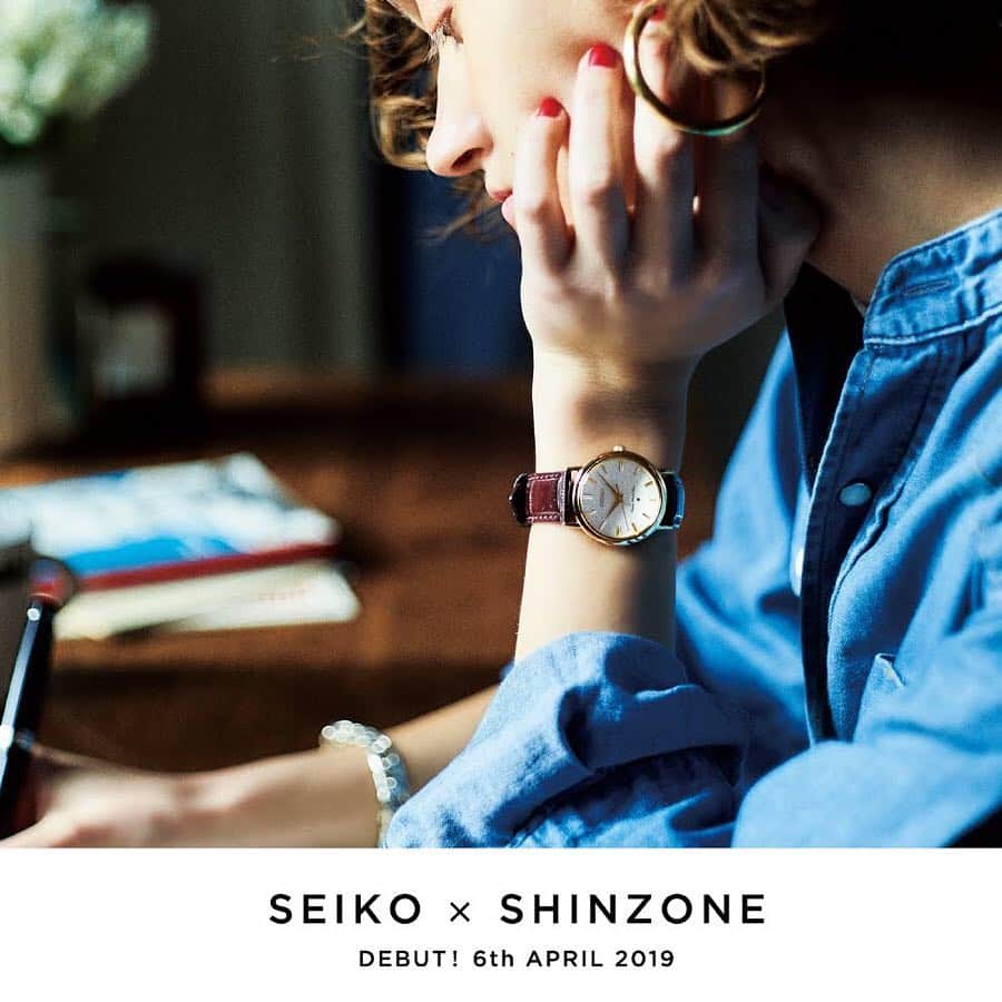 マイダルタニアンさんのインスタグラム写真 - (マイダルタニアンInstagram)「【 SEIKO Shinzone COLLABORATION WATCH EDITION 1 】  4/6(土)よりSEIKO Shinzone COLLABORATION WATCH EDITION 1 を Shinzone全店にて発売開始いたします。  また、WEB STOREでは4/6(土) 12:00より数量限定にて発売いたします。 ※すでに、WEB STOREにてご予約いただいたお客さまへは4/5(金)より順次発送させていただきます。 ＜店頭発売日＞ 2019年4月6日（土） ＜WEB STORE 発売日＞ 2019年4月6日（土）12:00〜  アイボリーの文字盤がヴィンテージライクな雰囲気を漂わせ、ベルトにはクロコを用いて高級感のある仕様に。文字盤・笹針のバランスなど細部までこだわり、セイコーと共につくり上げた逸品です。  ぜひ、この機会にご覧くださいませ。  #Shinzone #シンゾーン #shinzone_import2019ss  #collaboration #コラボレーション #newarrivals #seiko #watch」4月2日 20時29分 - shinzone_official