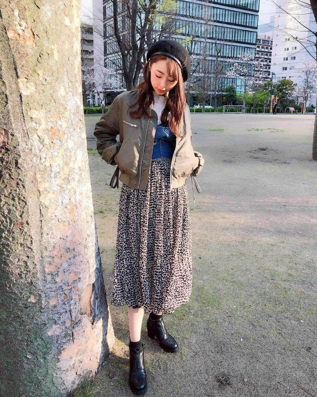 藤江れいなさんのインスタグラム写真 - (藤江れいなInstagram)「#２２時の嫁  #私服 #ootd #fashion #コーディネート #トップス #tittyandco  #ブルゾン #SNIDEL #ビスチェ #mystic #ブーティ #mystic  #ベレー帽 #punyus  #レオパードスカート #しまむら」4月2日 20時29分 - 01nyan0201