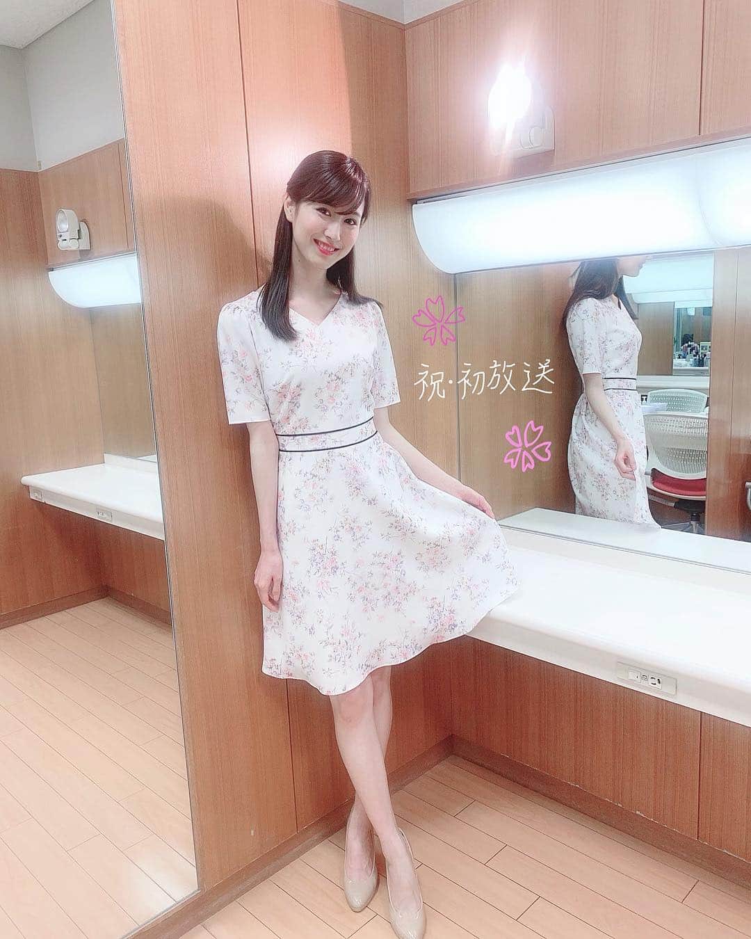 阿部菜渚美さんのインスタグラム写真 - (阿部菜渚美Instagram)「☺︎ 昨日はお初！ビジクリ放送でした☺️🌸 ひゃ〜(°_°)いきなり緊張した笑(°_°) こりゃメンタル鍛えられそうだ🤔🌪 でもスタッフさんみんな優しくて ほんわかした現場でとてもありがた環境です！ あと提供では新体操をやったよ💃🏻久々~ これからまた頑張ります☺︎ 衣装は#tocco さん♡ #tbs #ビジネスクリック #ビジクリ #ワンピース #桜」4月2日 20時33分 - nanami_abe73