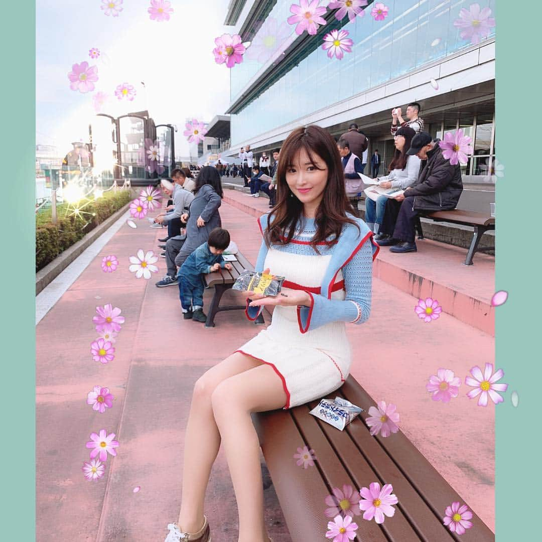 葉加瀬マイさんのインスタグラム写真 - (葉加瀬マイInstagram)「桜と写真撮れてないからお花🌸散らしてみた☺️❤️皆さんお花見できましたか？🌸私はまだ行けず(ノ_＜) #ベジバリア #お花見 #令和 #ファッション #私服コーデ #일상스타그램」4月2日 20時44分 - m.hakase