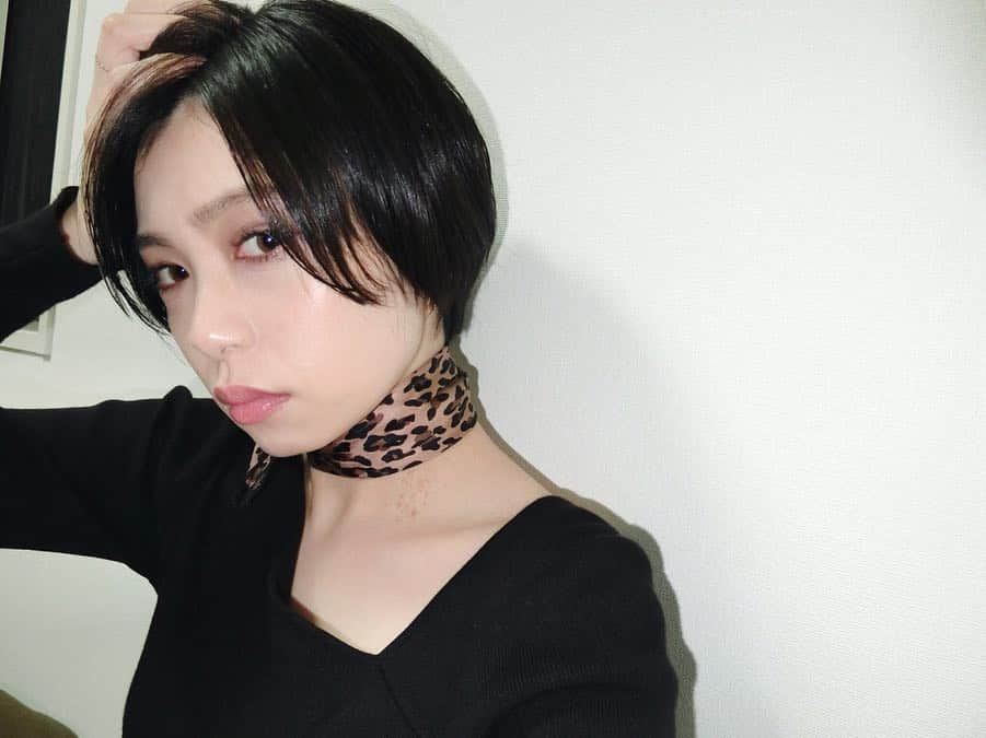 misaki saitoさんのインスタグラム写真 - (misaki saitoInstagram)「April🌱 こないだまた髪切ってもらたー✂︎✂︎ 先月は仕事もプライベートもだいぶ充実してた🤭 平成最後の月はどーなるのでしょうか🤭🤭💭 #japan #tokyo #new #hair #afloatworld #shibuya #spring #style #me #black #time #instagood #2019 #平成」4月2日 20時45分 - misk_3110