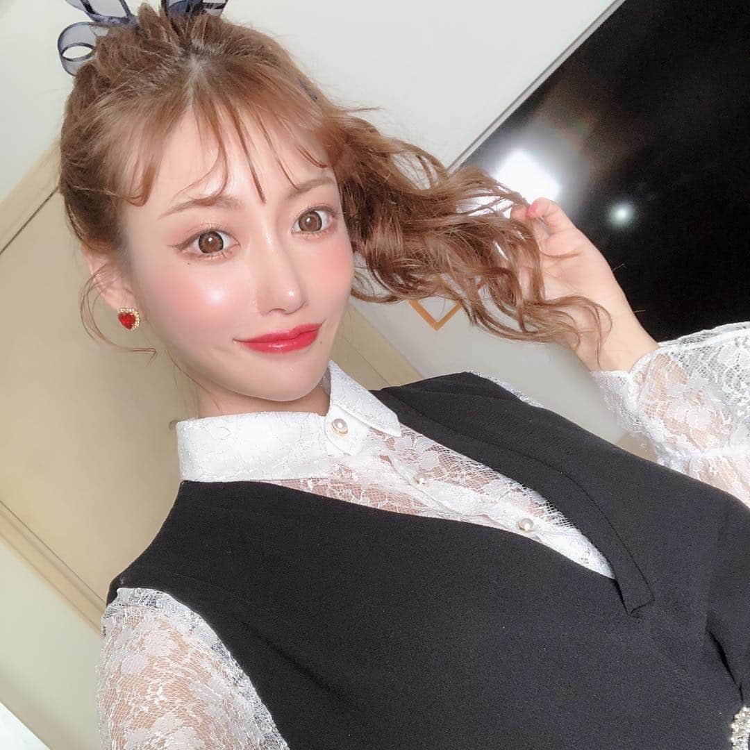 明日花キララのインスタグラム：「最近基礎化粧品変えたの！ 肌につや玉出来てとっても嬉しい🔎👧🏻💠」