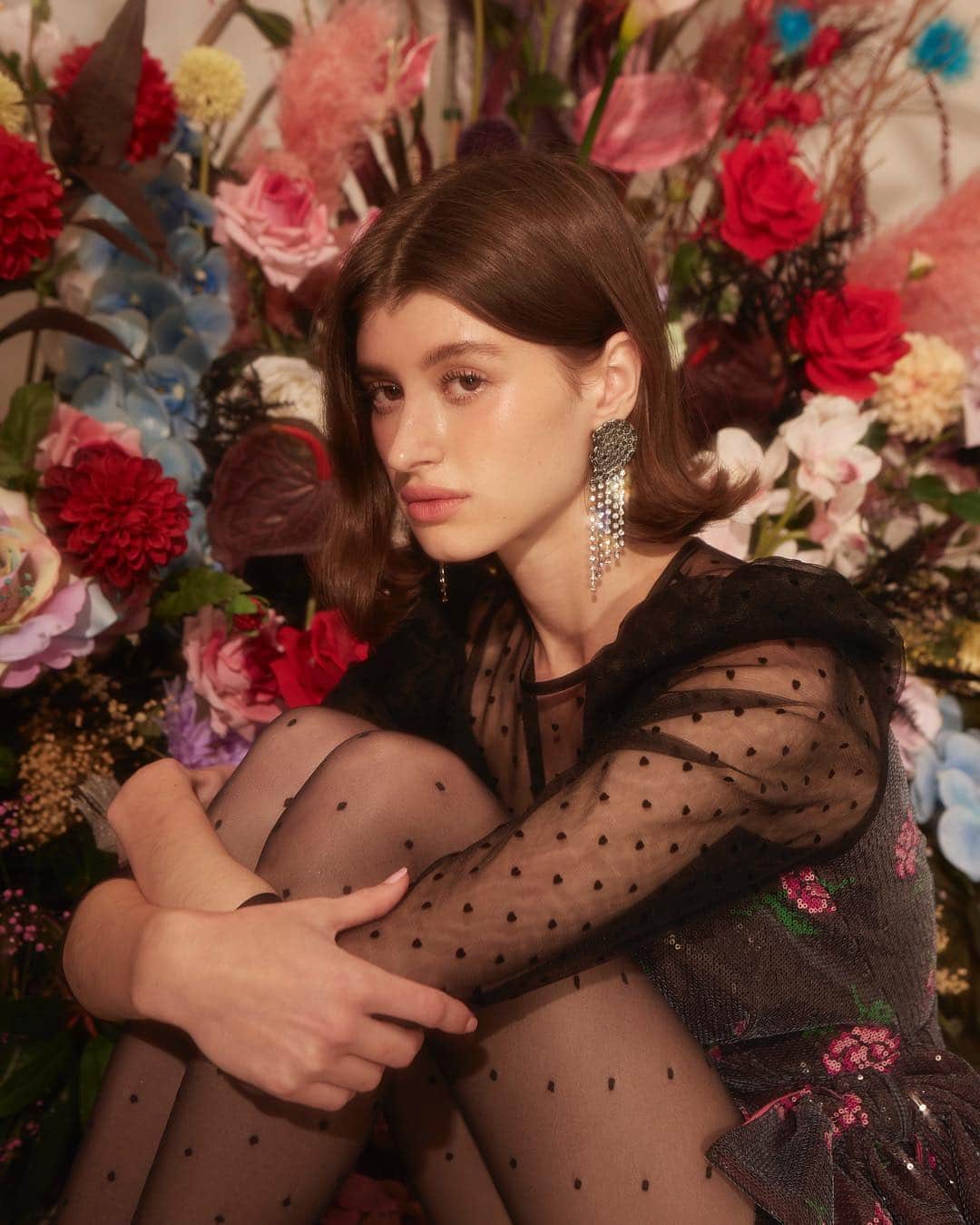 のインスタグラム：「Best friends forever 💘 Tap to shop “Best Friend Diamanté Earrings” from #SretsisSS19 now or visit link in bio. #SS19MyBestFriendsWedding Photographed by @johntods Hair by @james_hairstylist Makeup by @juniperjabu」