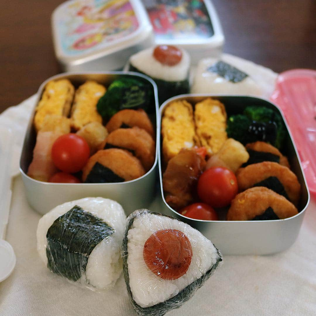 ゆかり/yukariさんのインスタグラム写真 - (ゆかり/yukariInstagram)「弁当。 子供たちは今日も楽しそうだったので万事良し。おやつを4つ食べたと言う娘。モデルになりたいと言っていたけど、道は遠そうだ。 弁当は普通。 毎日同じ配置にすると考えなくて良い。 卵焼きは失敗した。 * * * #おうちごはん #うちごはん #昼ごはん #おひるごはん #ランチ #料理 #手料理 #弁当 #自炊 #家庭料理 #料理好きな人と繋がりたい #暮らし #テーブルコーディネート #おうちごはんLover #food #japanesefood #foodpic #lunchbox #bento #和食 #今日のお弁当 #ていねいな暮らし」4月2日 20時49分 - yucali.m