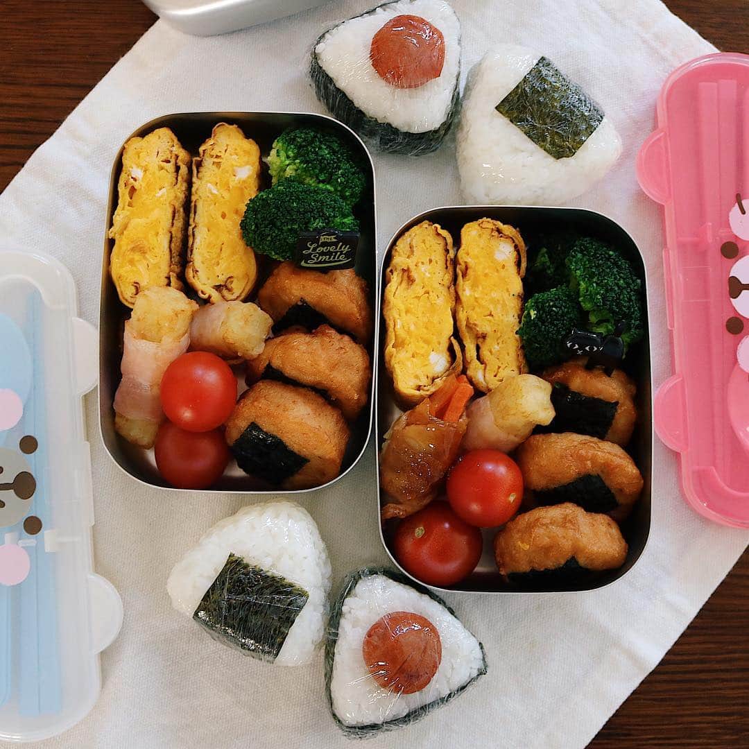 ゆかり/yukariのインスタグラム：「弁当。 子供たちは今日も楽しそうだったので万事良し。おやつを4つ食べたと言う娘。モデルになりたいと言っていたけど、道は遠そうだ。 弁当は普通。 毎日同じ配置にすると考えなくて良い。 卵焼きは失敗した。 * * * #おうちごはん #うちごはん #昼ごはん #おひるごはん #ランチ #料理 #手料理 #弁当 #自炊 #家庭料理 #料理好きな人と繋がりたい #暮らし #テーブルコーディネート #おうちごはんLover #food #japanesefood #foodpic #lunchbox #bento #和食 #今日のお弁当 #ていねいな暮らし」