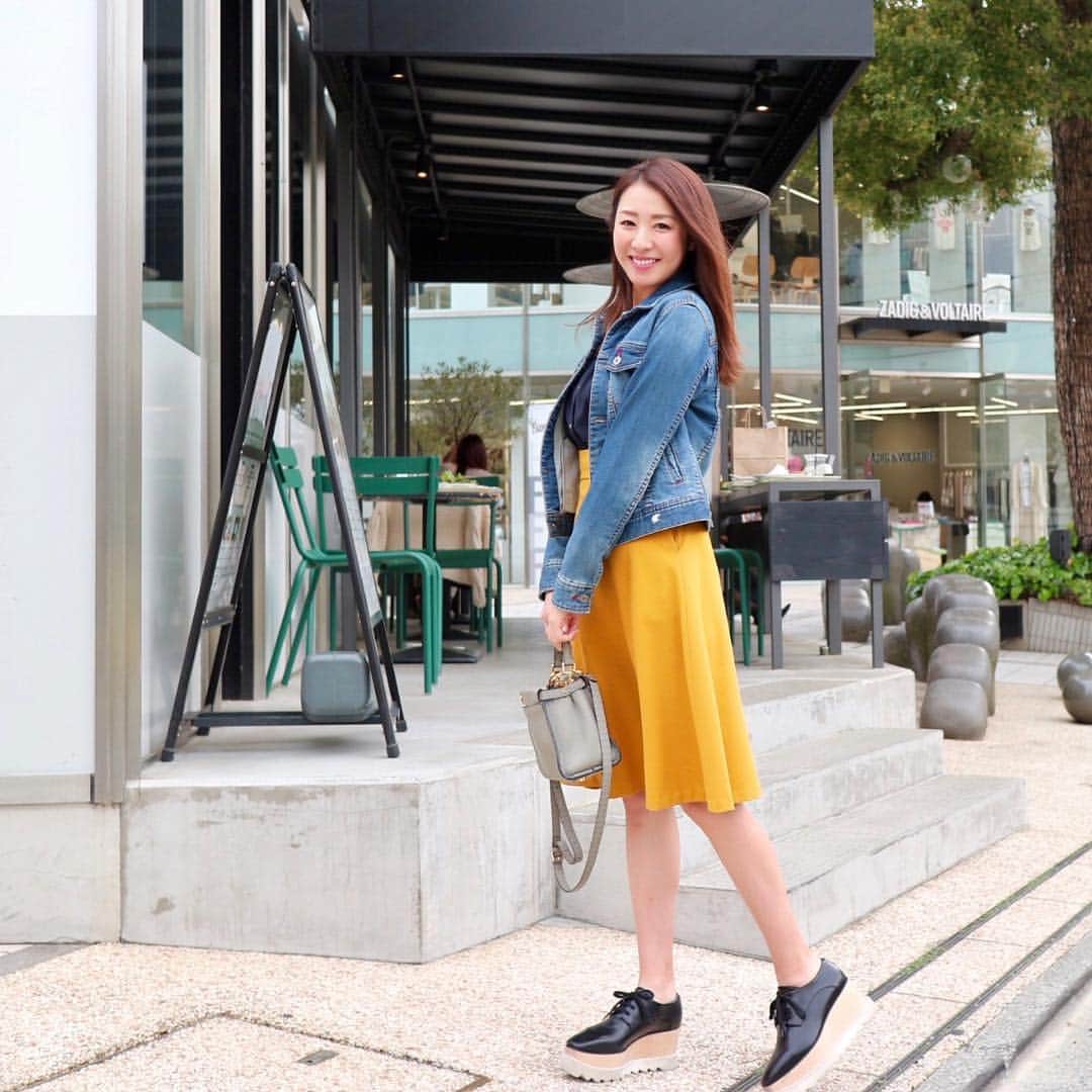 杉下理世のインスタグラム：「春到来🌸 ポカポカ陽気だと嬉しくなって外にお出かけしたくなりますね❣️ ここ１週間新元号を予想しまくり、楽しみにしていました😋 令和✨私の頭にはなかった文字でした😳 昭和生まれがアンモナイトのような化石扱いになる日もすぐですね🤭 #春 #春コーデ #coordinate #fashion #shopping #表参道 #omotesando #loveless #unitedarrows #stellamccartney  #ステラマッカートニー」