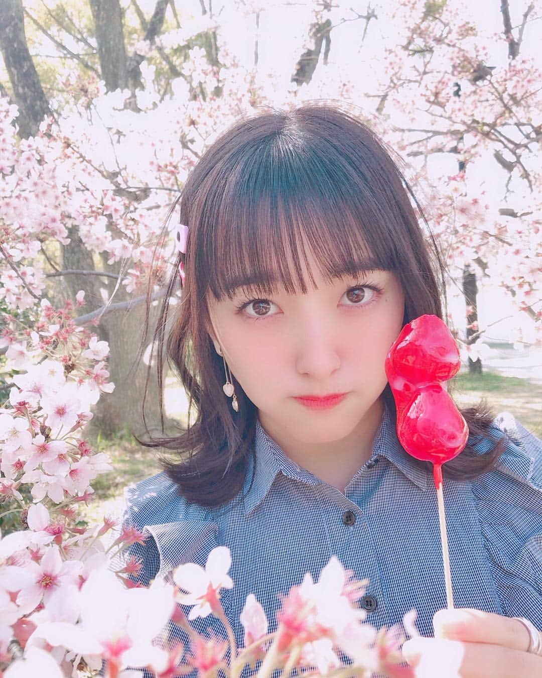 田島芽瑠さんのインスタグラム写真 - (田島芽瑠Instagram)「お花見行ったよ🌸 #舞鶴公園 #お花見 #お花見コーデ #🌸 #さくら #ヘアピン #chuu #nwith #sakura🌸#ロブ」4月2日 20時57分 - meru_chan_official