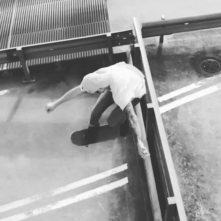 コンラッドのインスタグラム：「🕷」