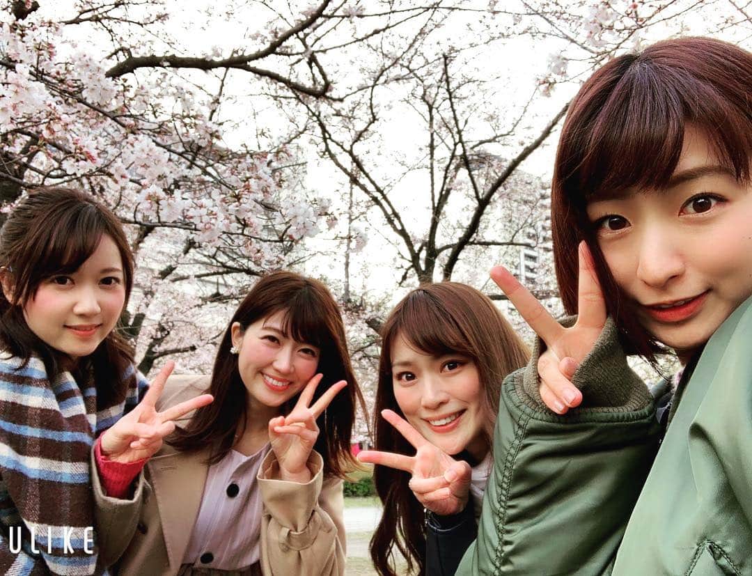 山本愛子さんのインスタグラム写真 - (山本愛子Instagram)「昨日は、久しぶりに四人揃ったのでお花見に🌸🌸❤️ 雨が降ったりやんだりの不安定なお天気でしたが、バドミントンもできたし存分に楽しみました❤️ このメンバーでいるといつも本当に笑いっぱなしで、笑い疲れるくらい笑  楽しい一日でした✨  #関西 #UMAJO #お花見」4月2日 21時03分 - aikoyade1219