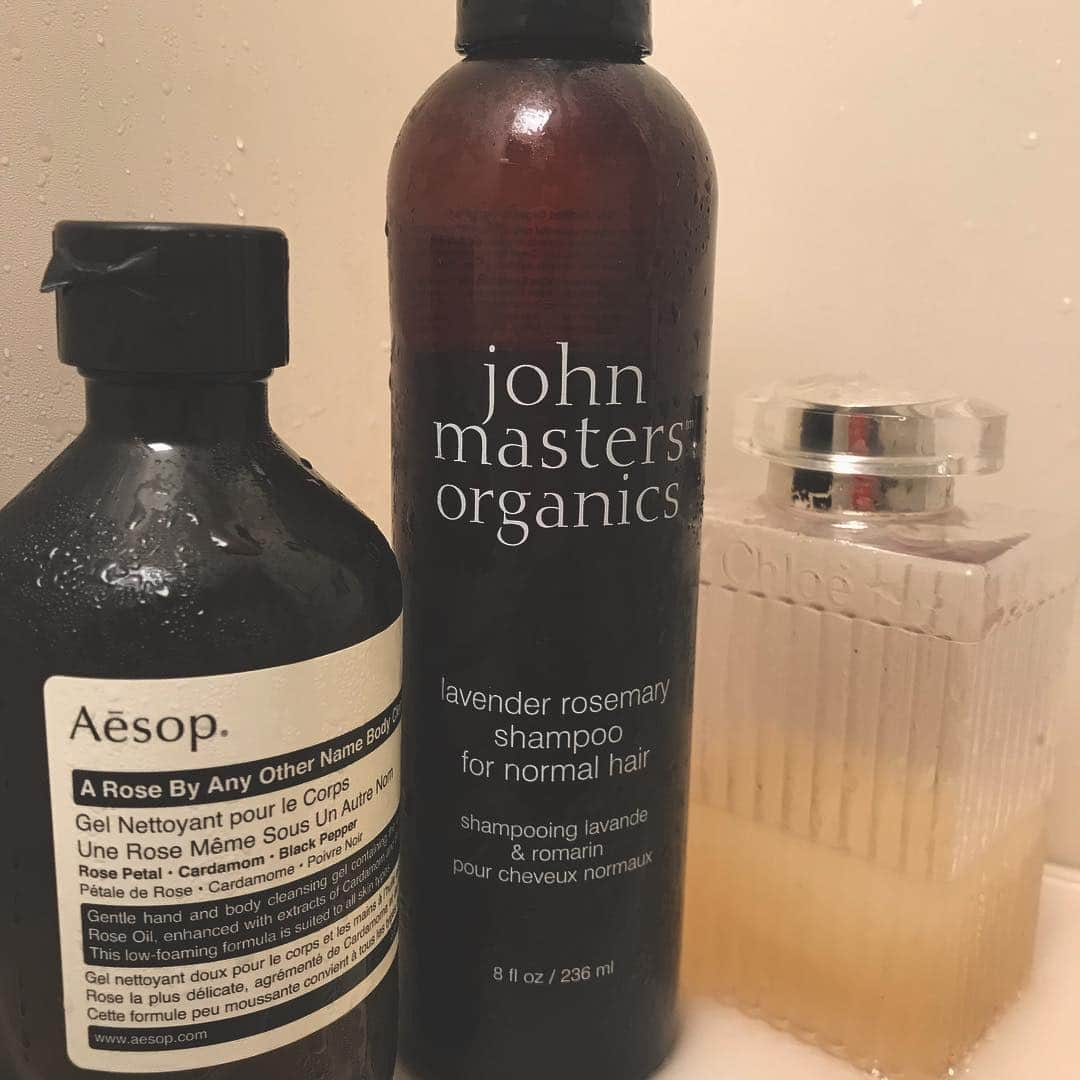 岩崎裕美さんのインスタグラム写真 - (岩崎裕美Instagram)「. いい匂い大好き。 ＿＿＿＿＿＿＿＿＿＿＿＿＿＿＿＿＿＿＿＿＿＿＿＿＿ #aesop #jhonmastersorganics #chloe #bathtime #bathroom #bodycare #haircare #ボディソープ #シャンプー #イソップ #ジョンマスターオーガニック #クロエ」4月2日 21時07分 - hiromi_iwasaki