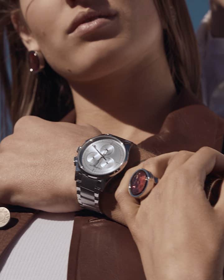のインスタグラム：「There's no time like the first...get a sneak peek of the #CALVINKLEIN Watches and Jewelry Spring/Summer Campaign: a coming-of-age story of #American youth, and experiencing something for the first time. ⠀⠀⠀⠀⠀⠀⠀⠀ Share your firsts with us ➡️ #MYCALVINS」
