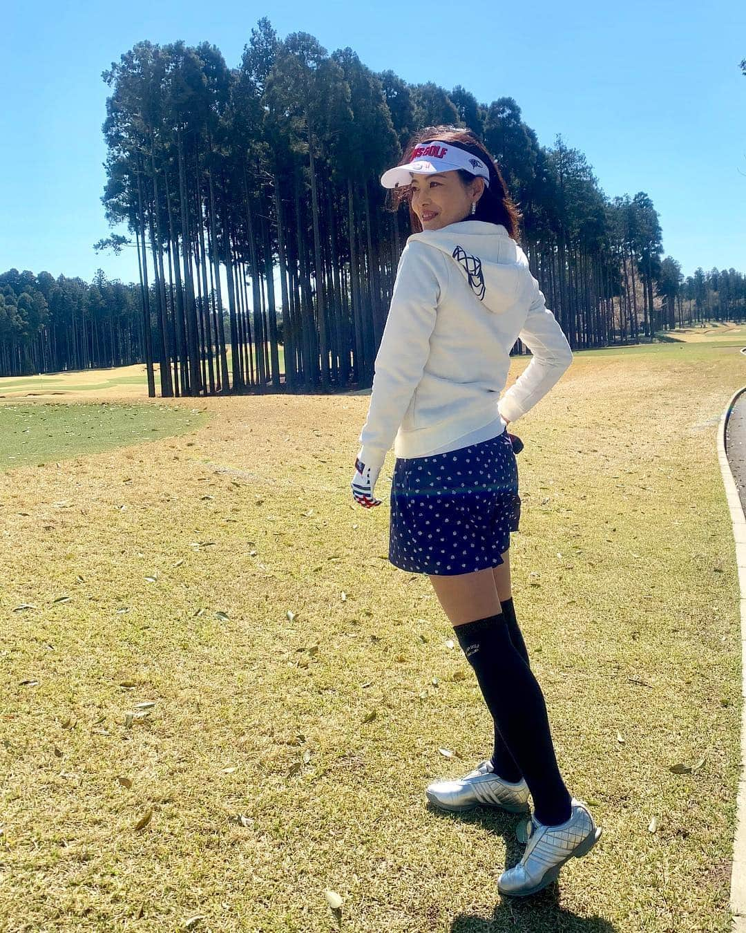 吉田玲奈さんのインスタグラム写真 - (吉田玲奈Instagram)「寒い🥶GOLF⛳️ #ゴルフ大好き #楽しかった #ゴルフ女子 #ゴルフ大人女子 #beamsgolf #ビームスゴルフ  #パーカー #ゴルフウエア #ゴルフウェア #callawaygolf #rogue #epicflash #reinagolf」4月2日 21時13分 - reina.yoshida.ciel.1218