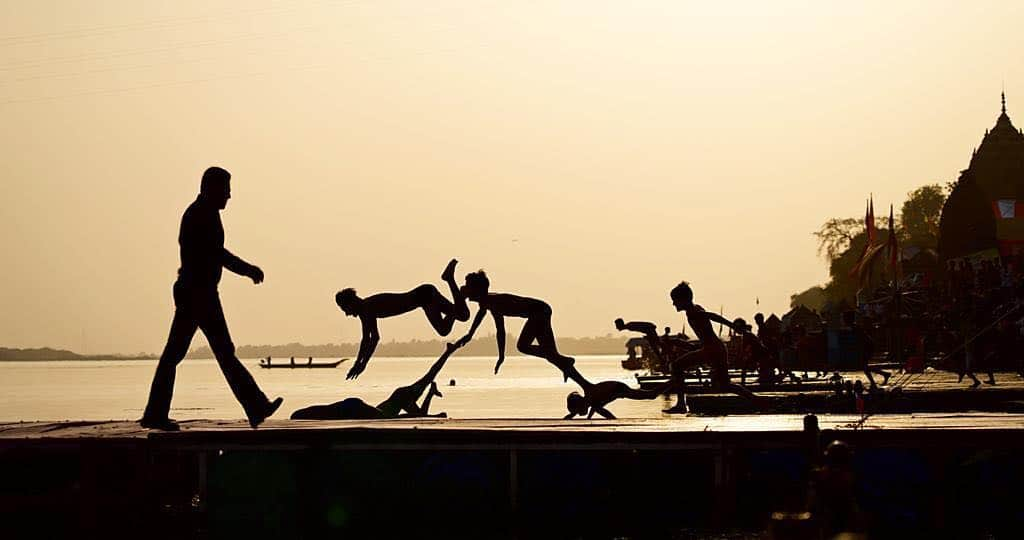 サルマン・カーンさんのインスタグラム写真 - (サルマン・カーンInstagram)「Shooting for #dabangg3 on the beautiful ghats of Narmada」4月2日 21時17分 - beingsalmankhan