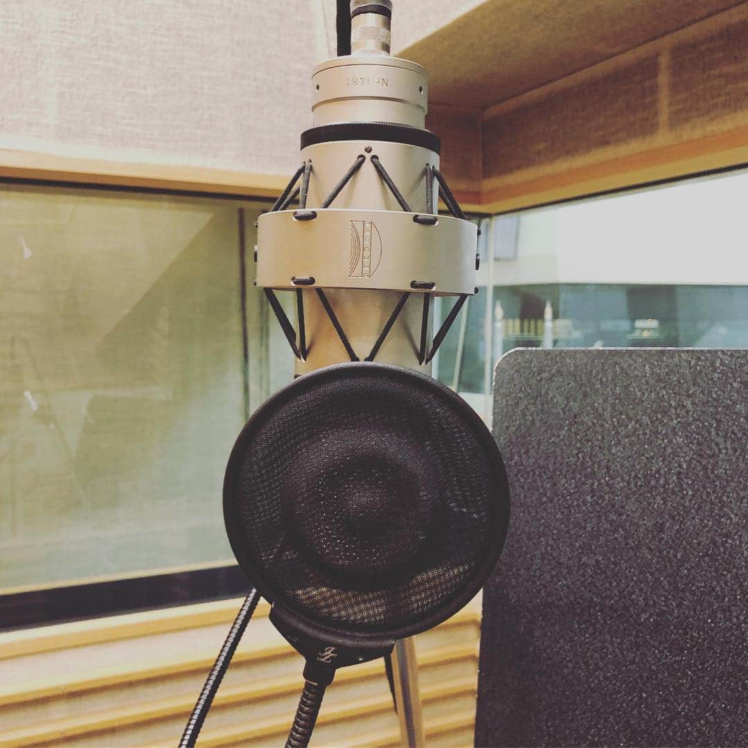 のインスタグラム：「今日は、ある劇版のレコーディングでした。 とても素敵な曲を歌わせていただけて幸せ。 公開が楽しみ！！ #rec #recording #recordingstudio #studio」