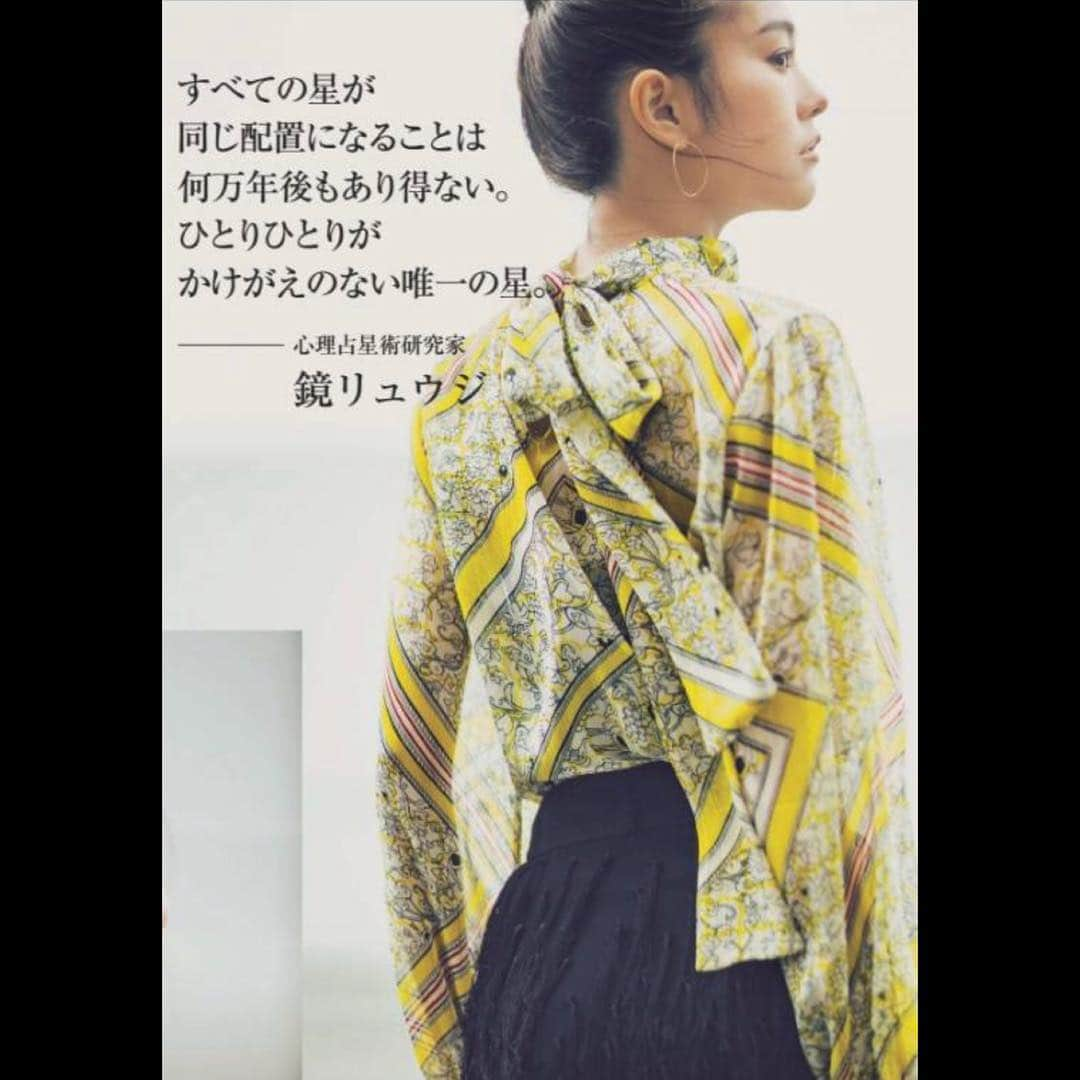 ニアーさんのインスタグラム写真 - (ニアーInstagram)「19SS[ DESERT CAPITAL]  GINGER5月号掲載. (p.43)printed bow tie collar blouse/¥29,000+tax. . . . オリジナル柄を、友禅染と同じ伝統的な技法、手捺染でプリントした生地を使用。職人が丁寧に手作業で作り上げたファブリックです。 ▼ ▼ ▼ @near.nippon_press 詳細はホームから (HOME PAGE→info)  #nearnippon #19SS #ニアーニッポン #GINGER5月号  #スカーフプリントボータイブラウス #originaltextile #bowtiecollar #手捺染 #handprint #womenswear #womensfashion #mode #style #look」4月2日 21時24分 - near.nippon_press