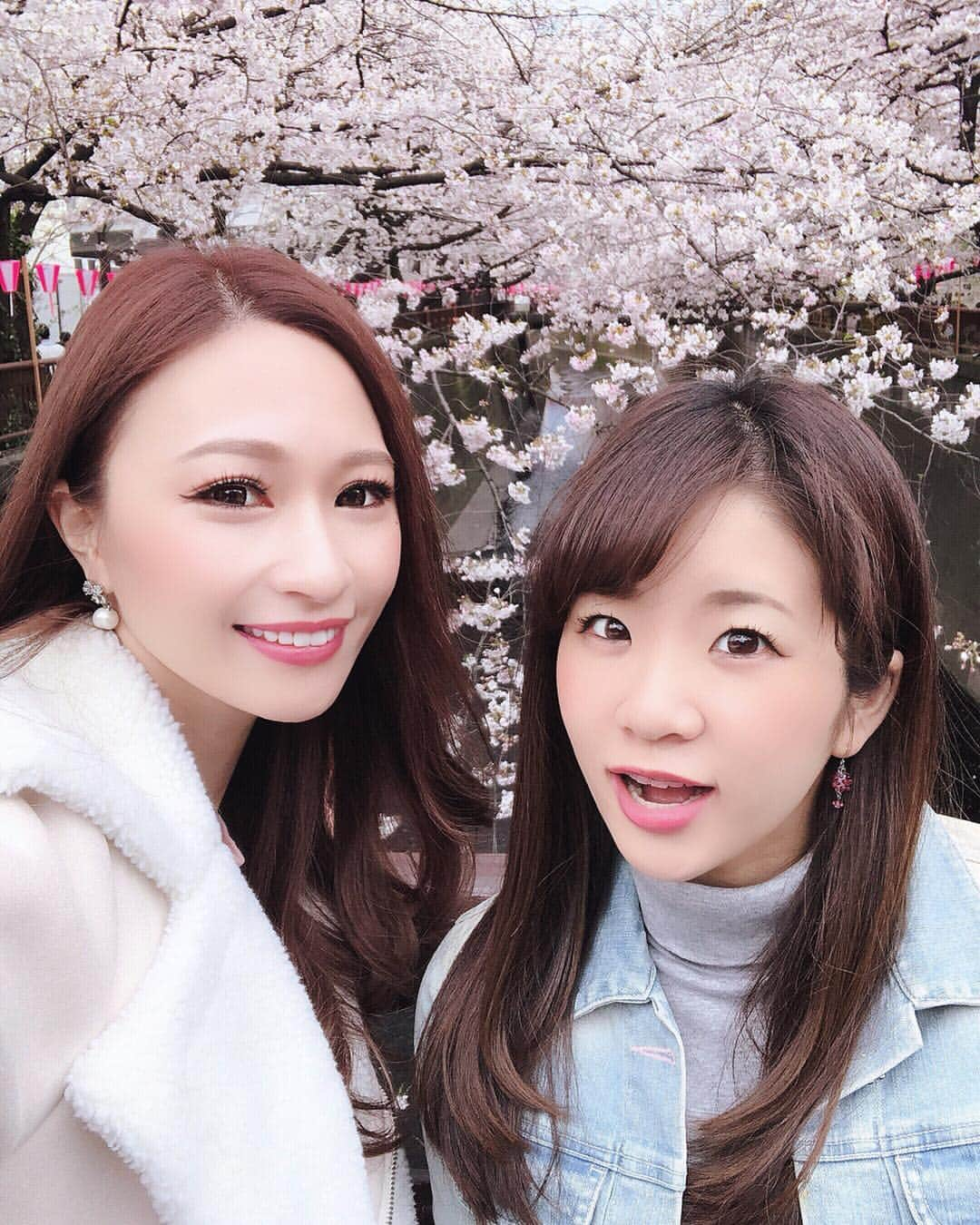 二重の女神 まあささんのインスタグラム写真 - (二重の女神 まあさInstagram)「. 寒かった！﻿ とにかく寒かった！！ 顔がもう寒いって言ってる！笑﻿ ﻿ ﻿ #よもぎ団子 🍡甘くて﻿ とーっても美味しかった🤤❤️﻿ ﻿ いちご🍓も何個でも﻿ 食べれちゃうほどの美味しさ💞﻿ ﻿ ﻿ #﻿spring #cherryblossom #cherryblossomtree #sakura #instapic #hanami #nakameguro #nakameguroriver #2019春 #花見 #お花見 #桜 #目黒川 #中目黒 #目黒川の桜 #いちご #インスタ映え #お散歩 #桜並木 #スパークリング と見せかけて#サイダー」4月2日 21時26分 - maasa.05