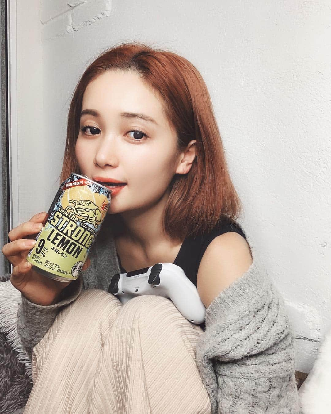 チアコマさんのインスタグラム写真 - (チアコマInstagram)「. . 新しくなったキリン・ザ・ストロング ➡︎ @kirin_brewery 、 おいしかった♡ . . ワタシが飲んだのは本格レモン味🍋♡ . . さっぱりしてて飲みやすくて、 1日を気持ちよく締められるお酒🥃 . . #PR  #キリンザストロング #本日も気持ちよくおしまい #キリンのストロング  #レモン派」4月2日 21時36分 - chia_koma