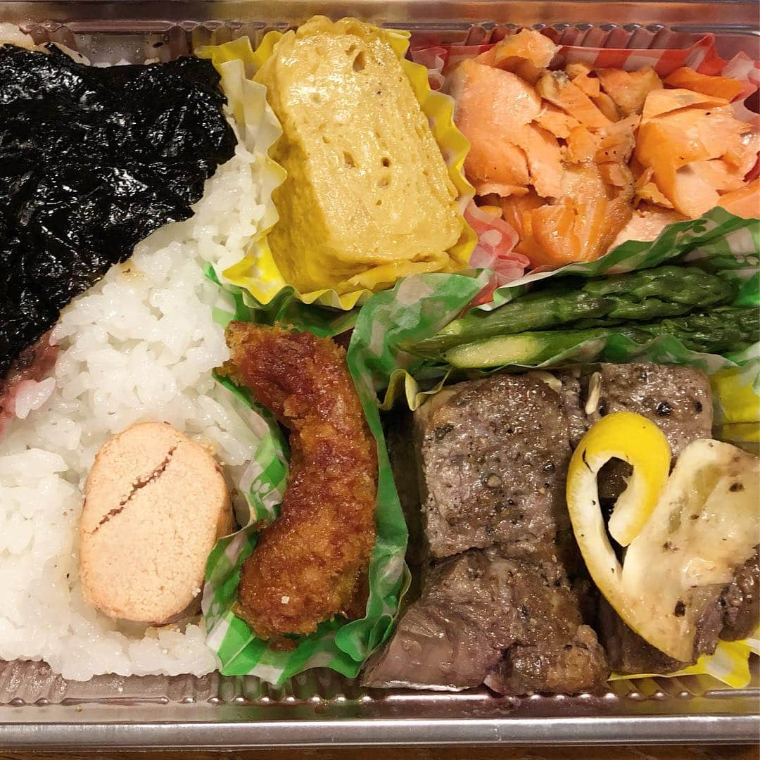 YOPPYさんのインスタグラム写真 - (YOPPYInstagram)「. #千壽弁当  本当に 幸せ過ぎる 義実家 からの帰り 必ず 持たせてくれる お弁当 し  あ  わ  せ」4月2日 21時29分 - yoyoyopico