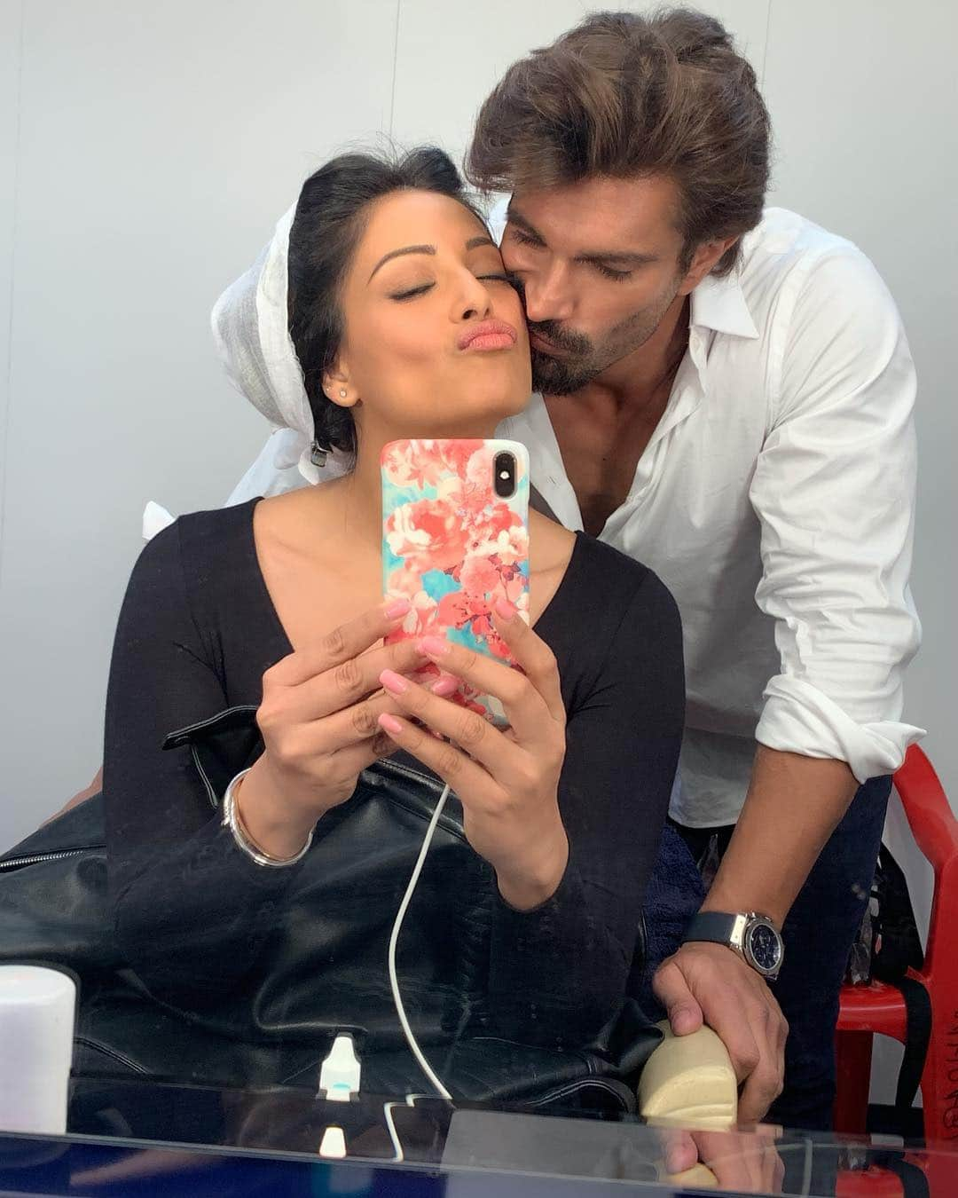 ビパシャ・バスーさんのインスタグラム写真 - (ビパシャ・バスーInstagram)「Best friend and Super fun costar @iamksgofficial ❤️ #bts of our upcoming film.❤️ #hotmumbai #monkeylove」4月2日 21時31分 - bipashabasu